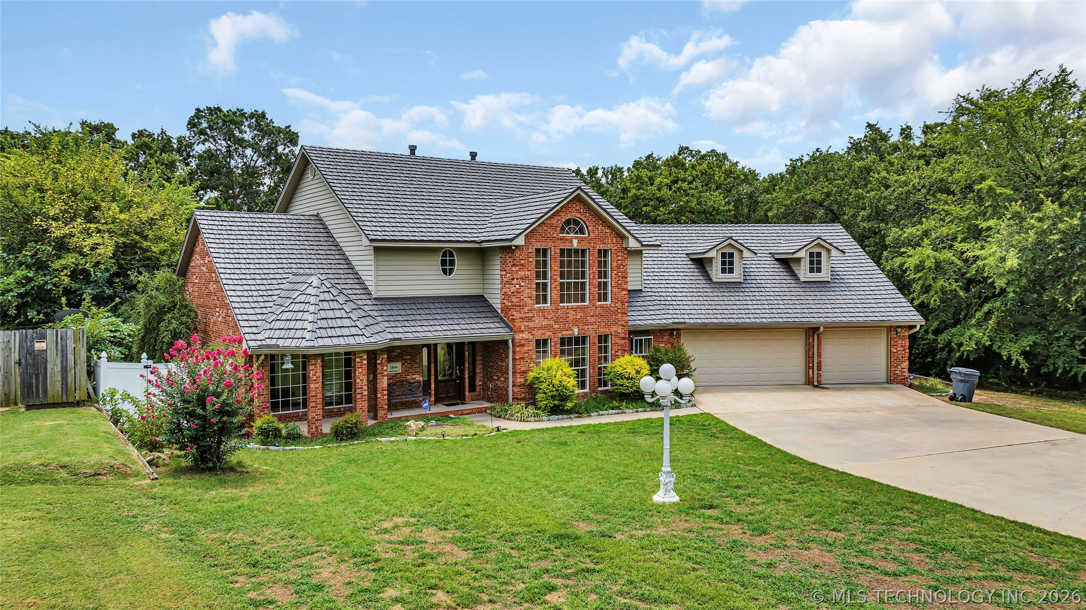 2800 Ridgeway Property Photo 1