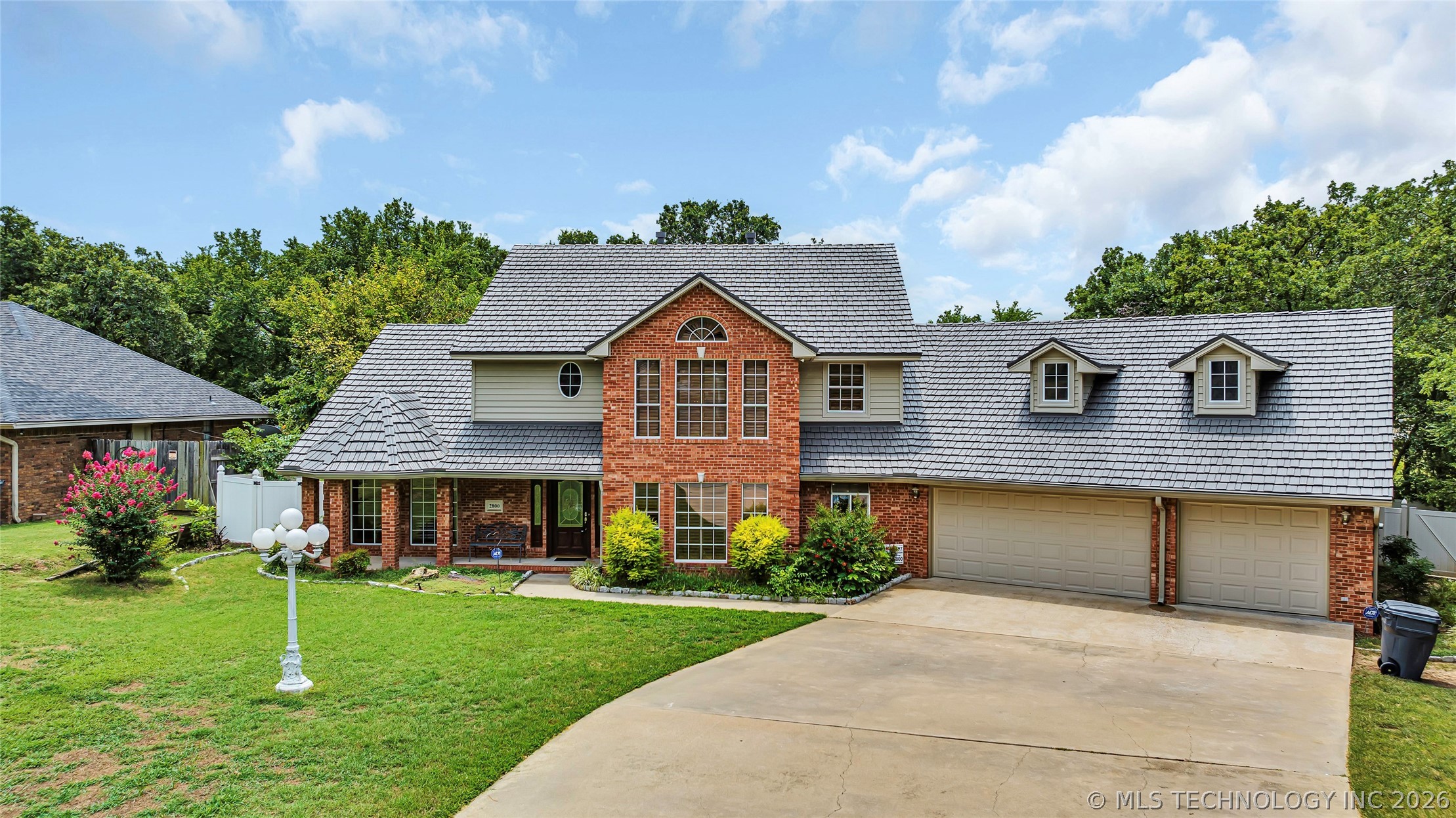 2800 Ridgeway Property Photo 2