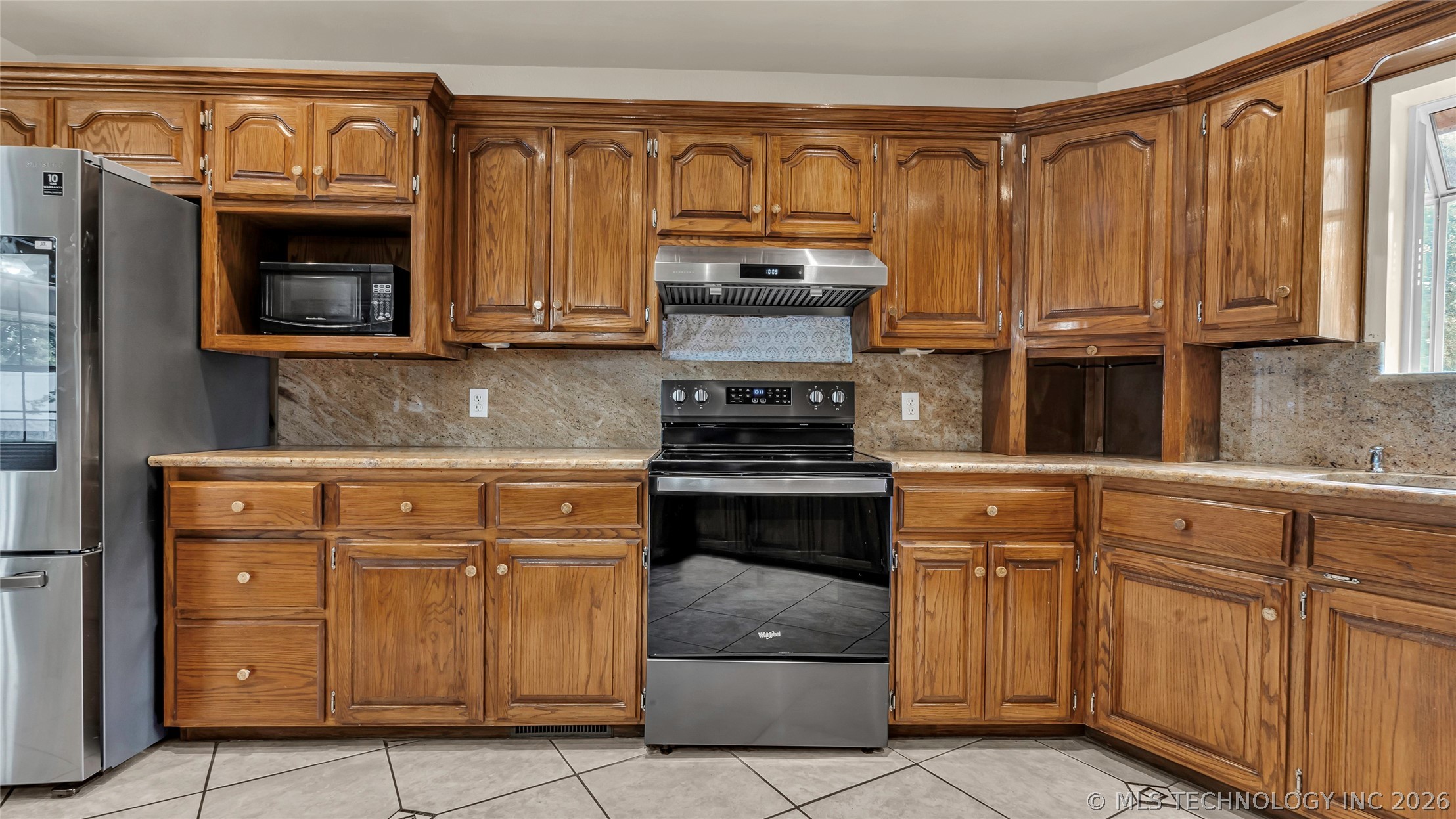 2800 Ridgeway Property Photo 6