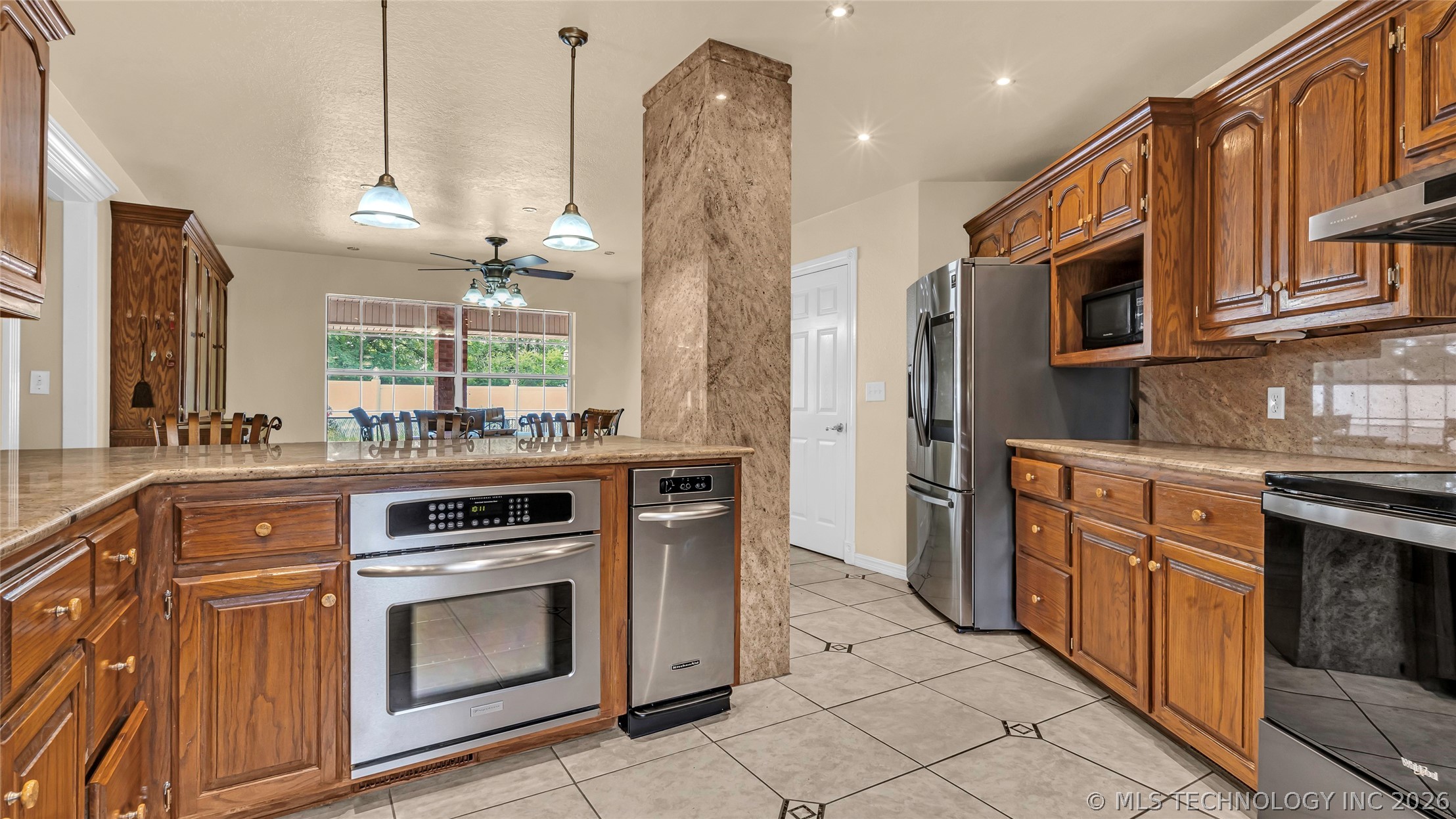 2800 Ridgeway Property Photo 7
