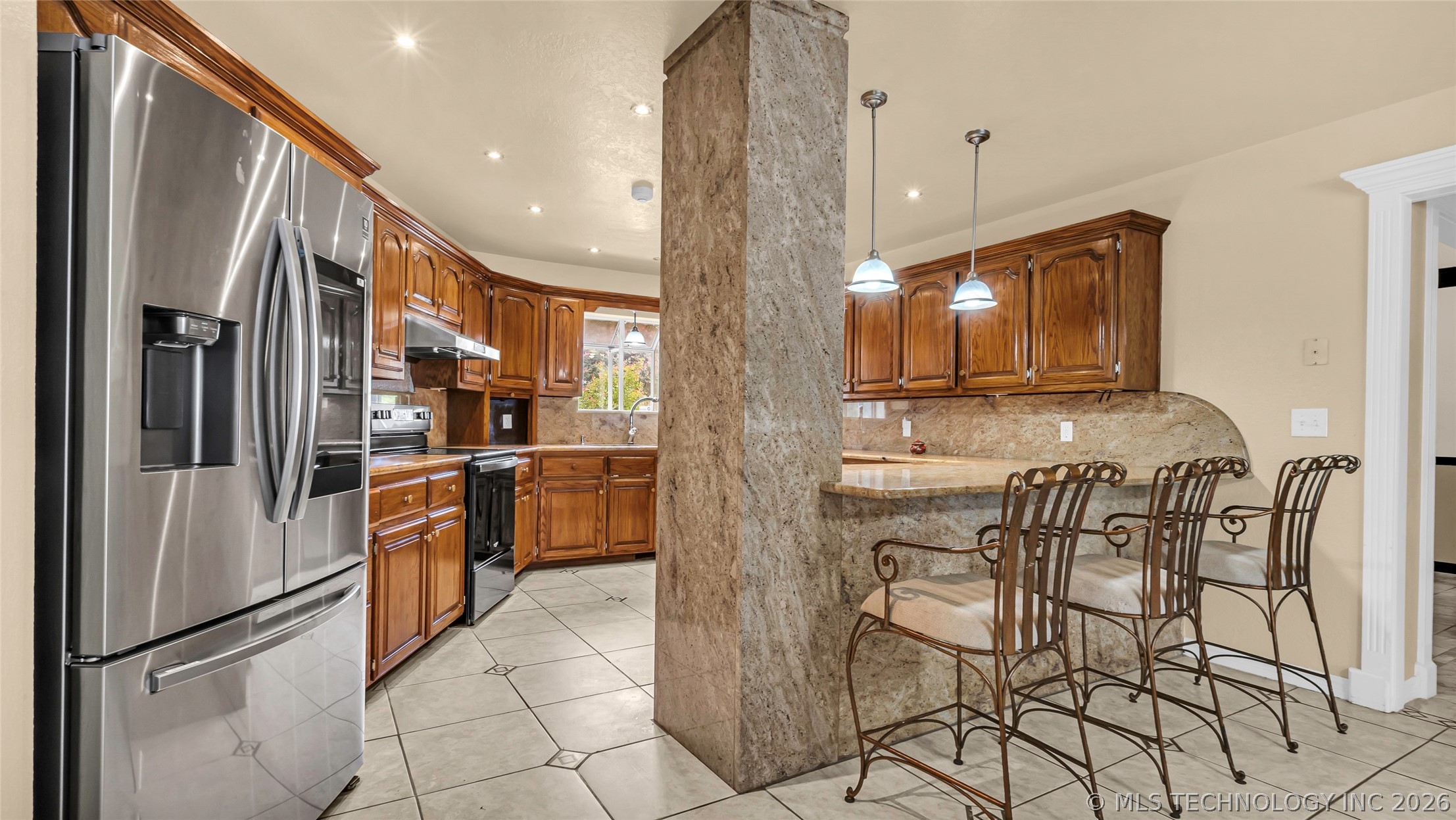 2800 Ridgeway Property Photo 8