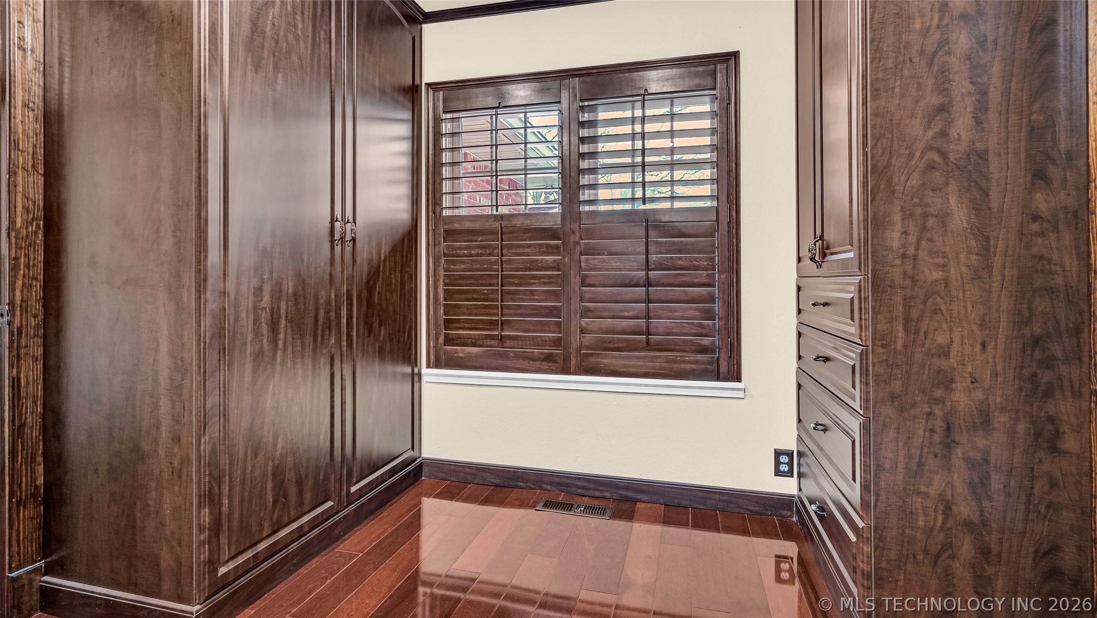 2800 Ridgeway Property Photo 23