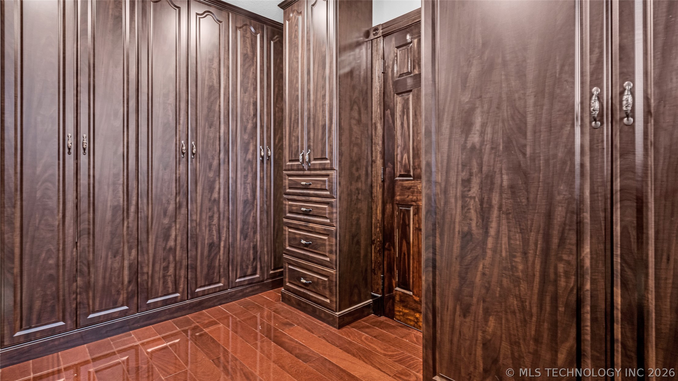 2800 Ridgeway Property Photo 24