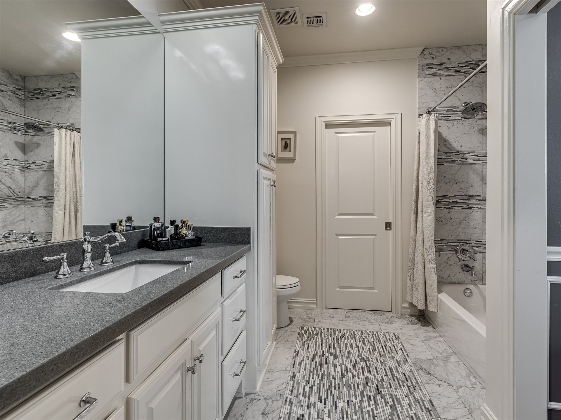 10704 S Holley Street Property Photo 44