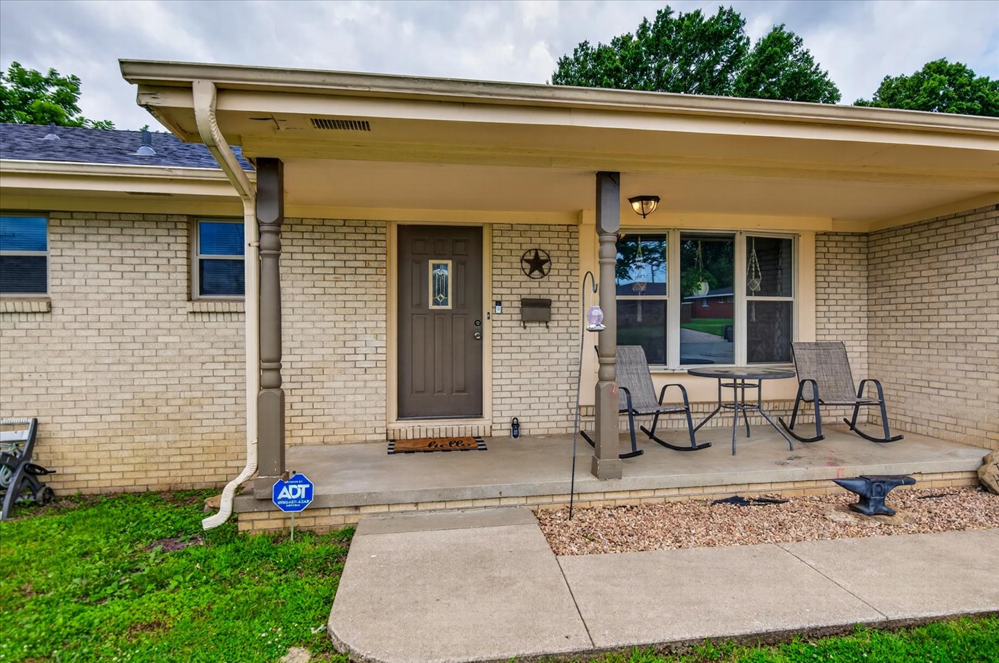 1621 Harris Drive Property Photo 2