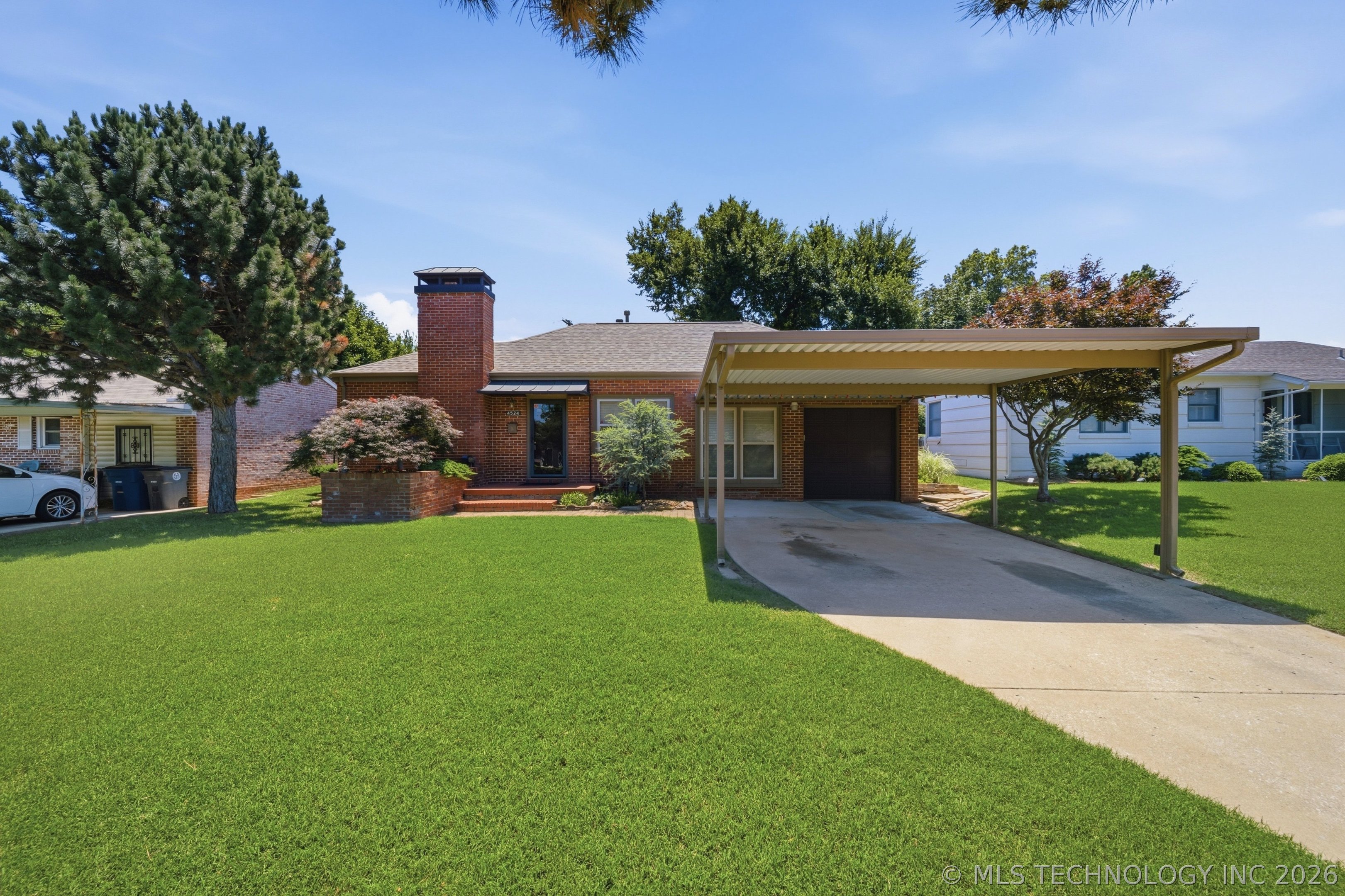 4524 E 8th Street Property Photo 1