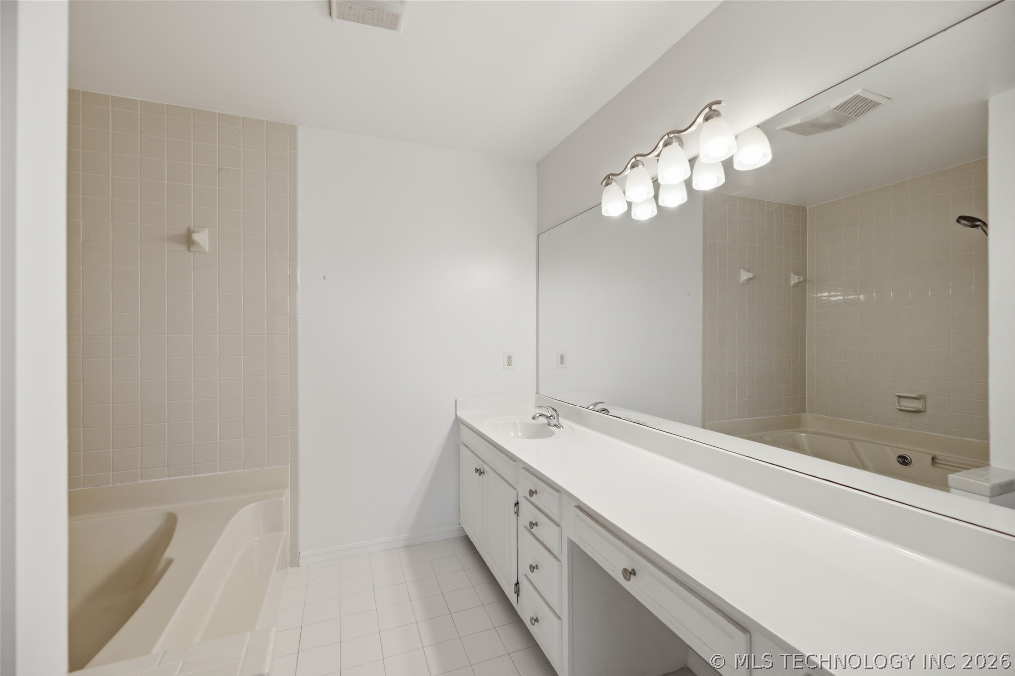 4636 S Gary Place Property Photo 9
