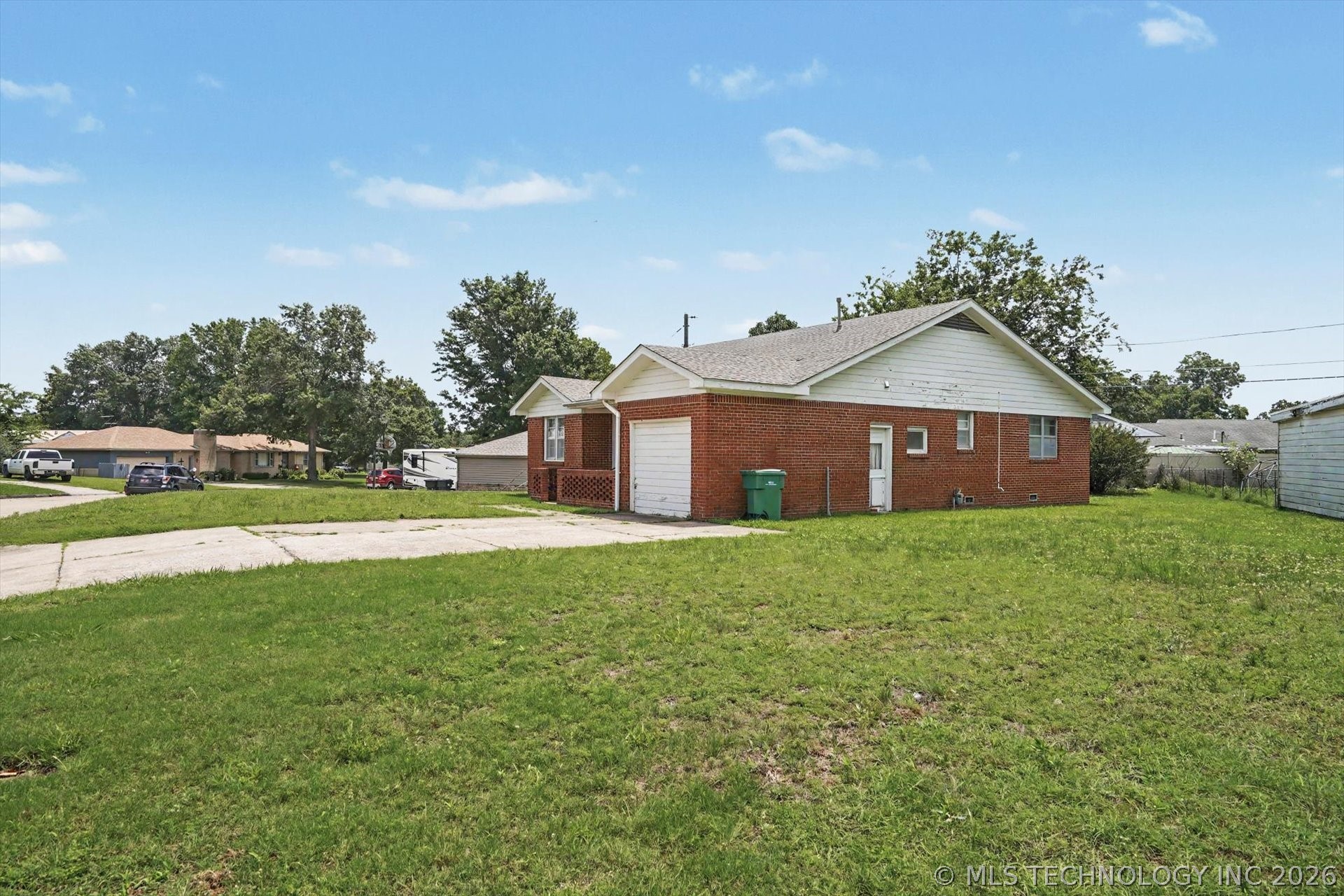 1230 Maybelle Drive Property Photo 3