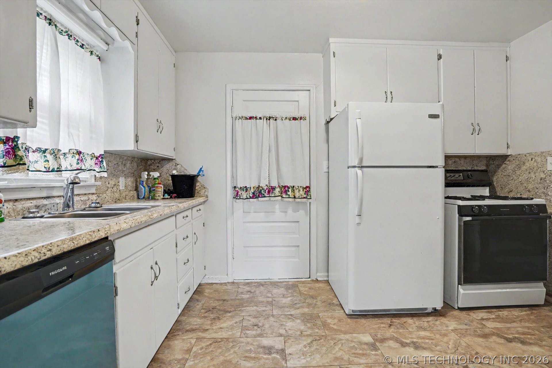 1230 Maybelle Drive Property Photo 11