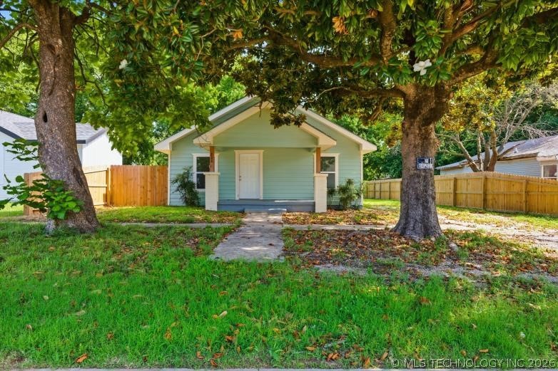 822 W 10th Property Photo 2