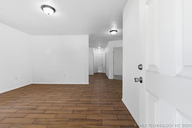822 W 10th Property Photo 4