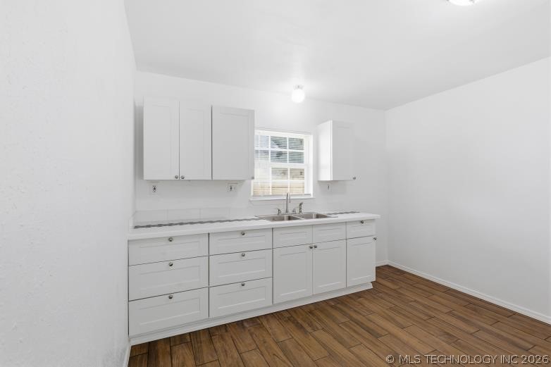 822 W 10th Property Photo 6