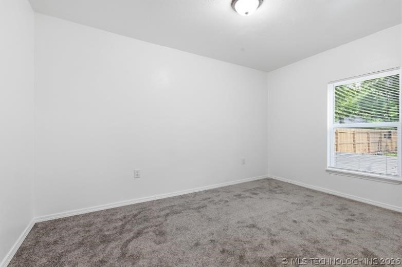822 W 10th Property Photo 9