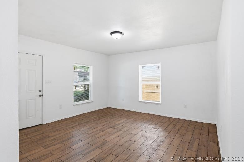 822 W 10th Property Photo 12