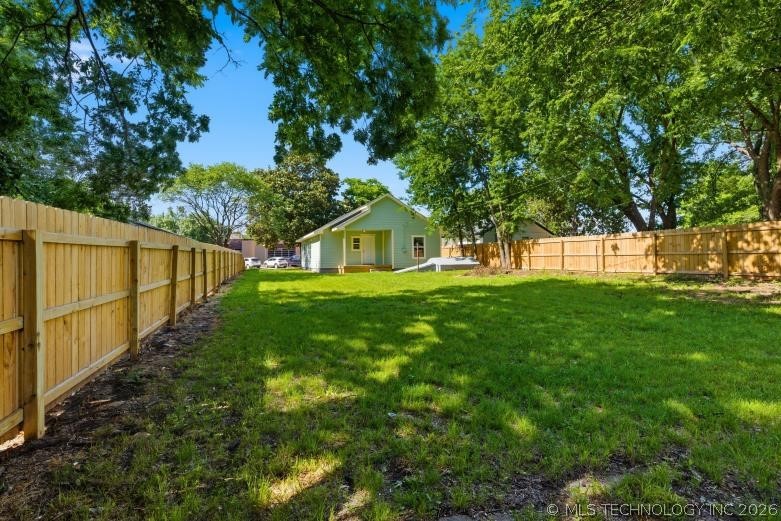 822 W 10th Property Photo 17