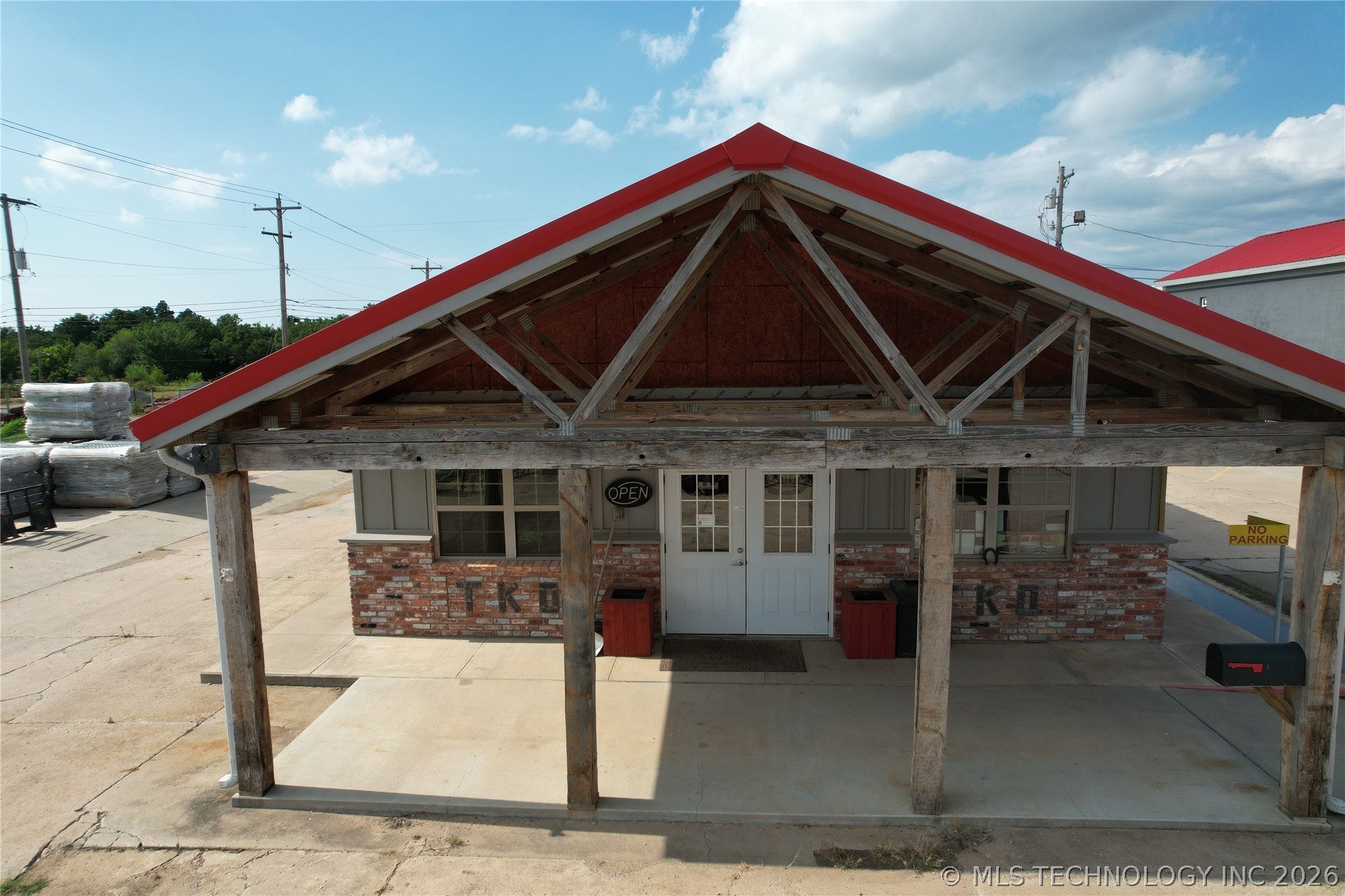 302 E Main Street Property Photo