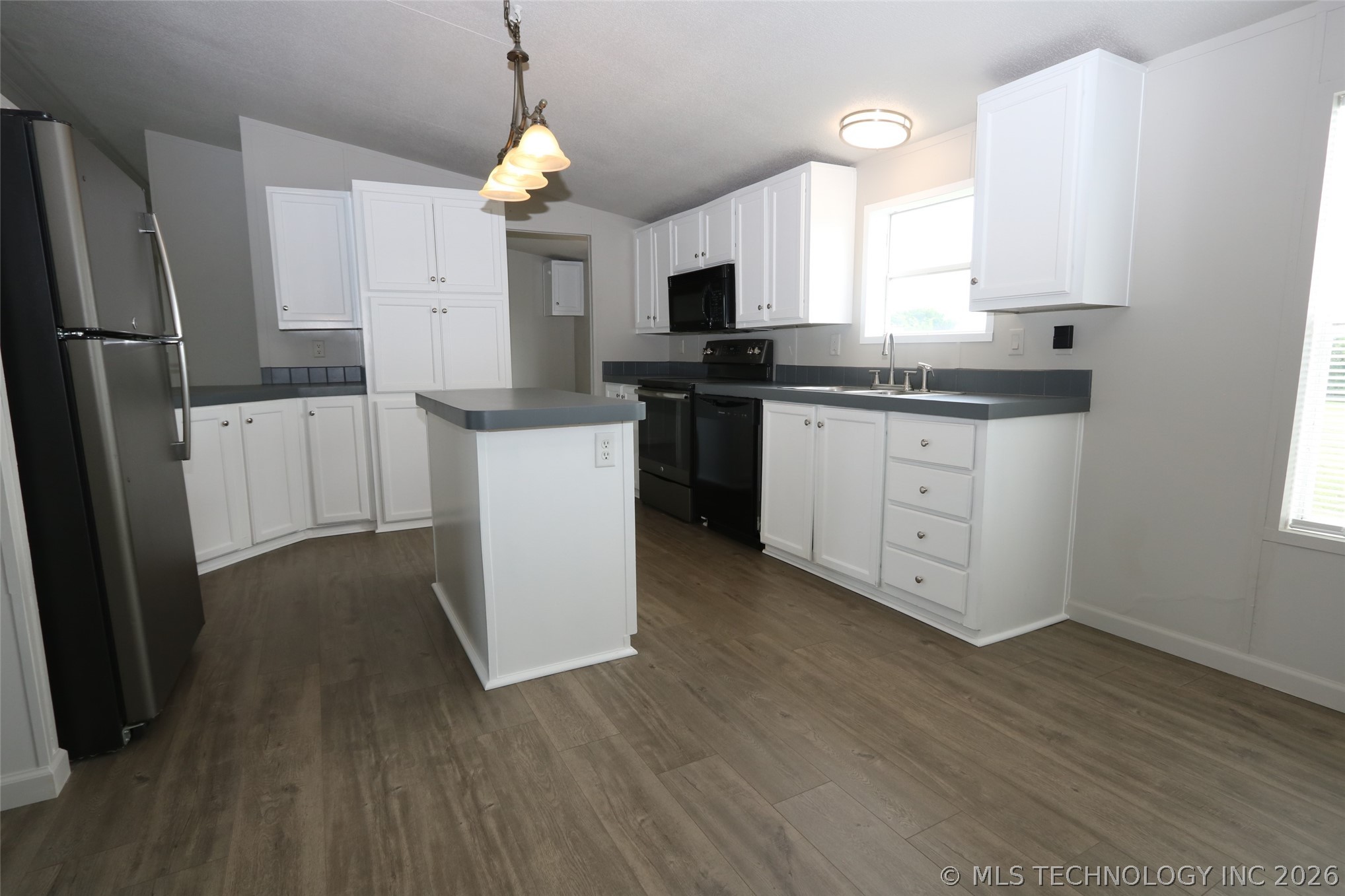 14067 Ridge Road Property Photo 7