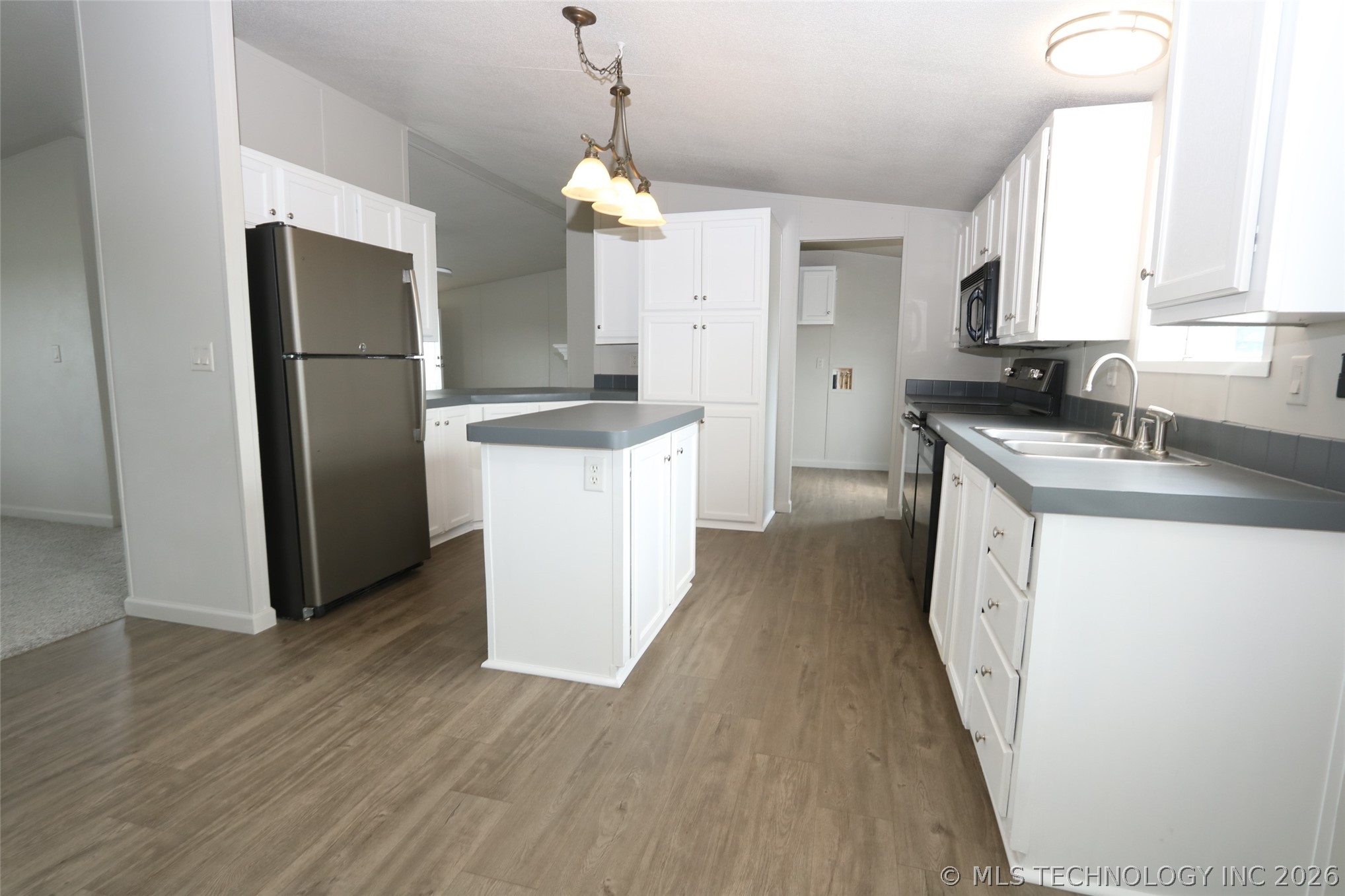 14067 Ridge Road Property Photo 8