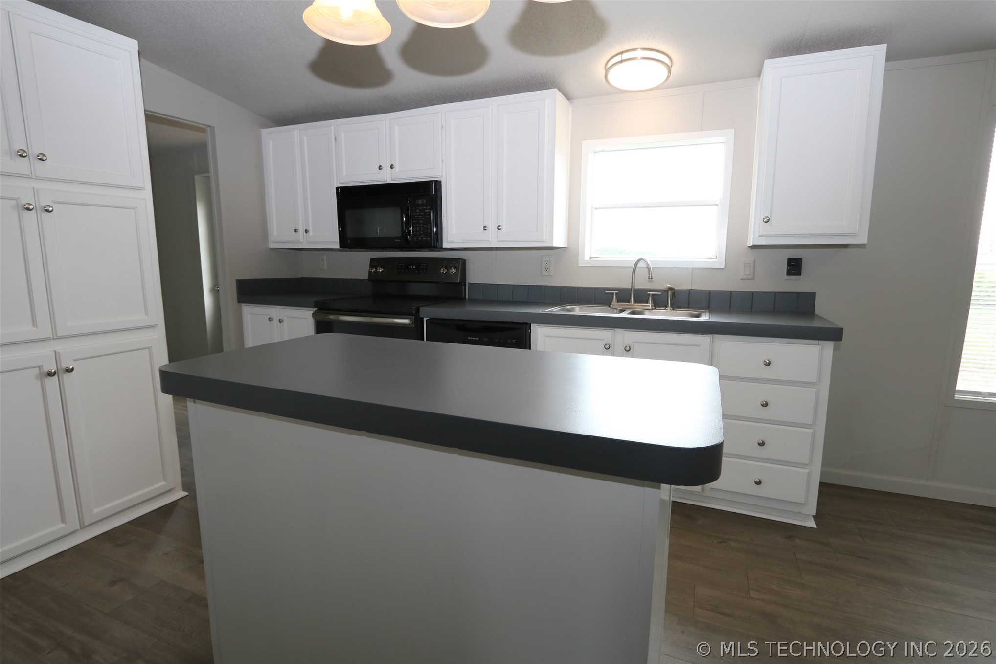 14067 Ridge Road Property Photo 9