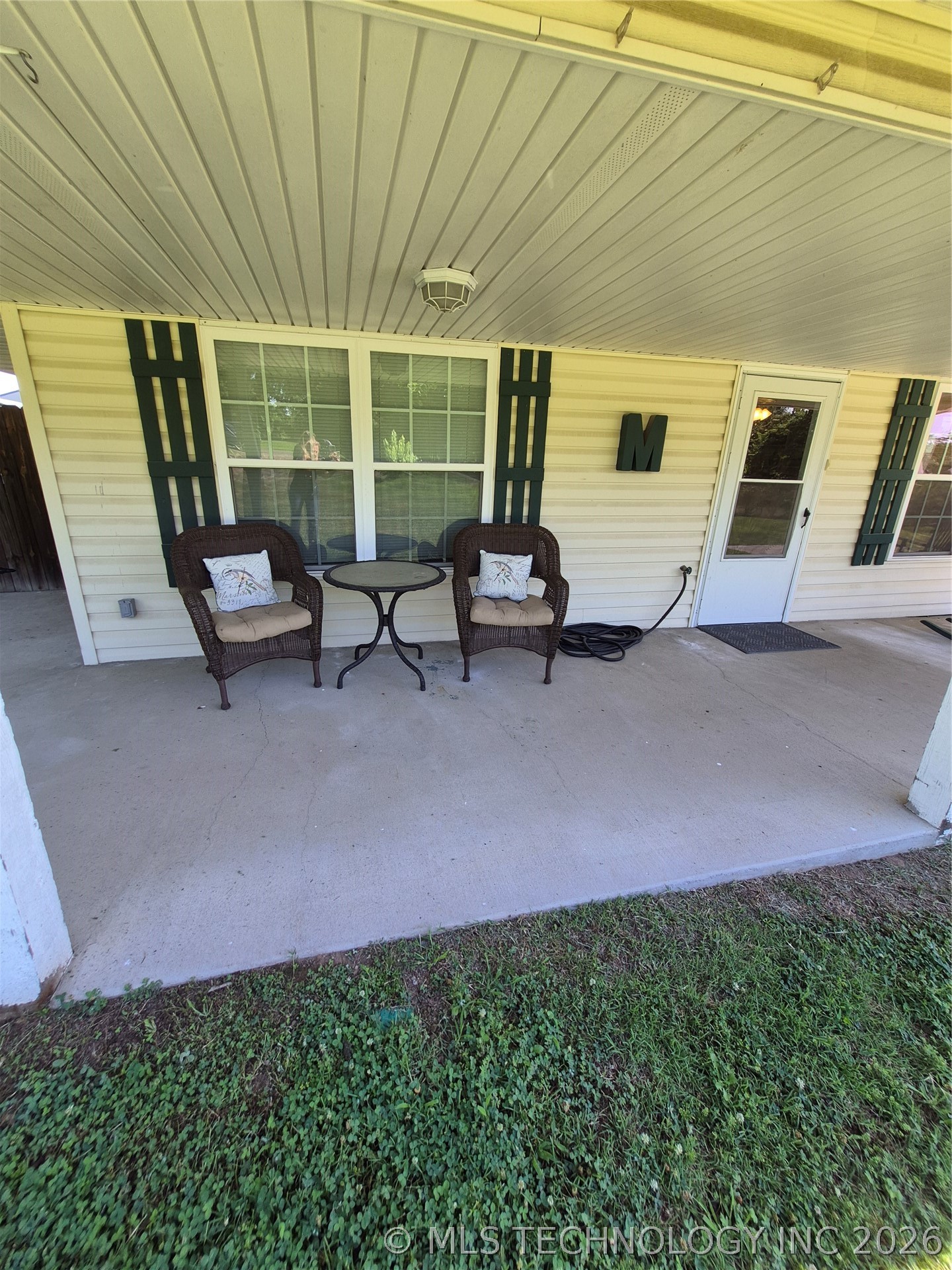 911 W Creek Property Photo 3