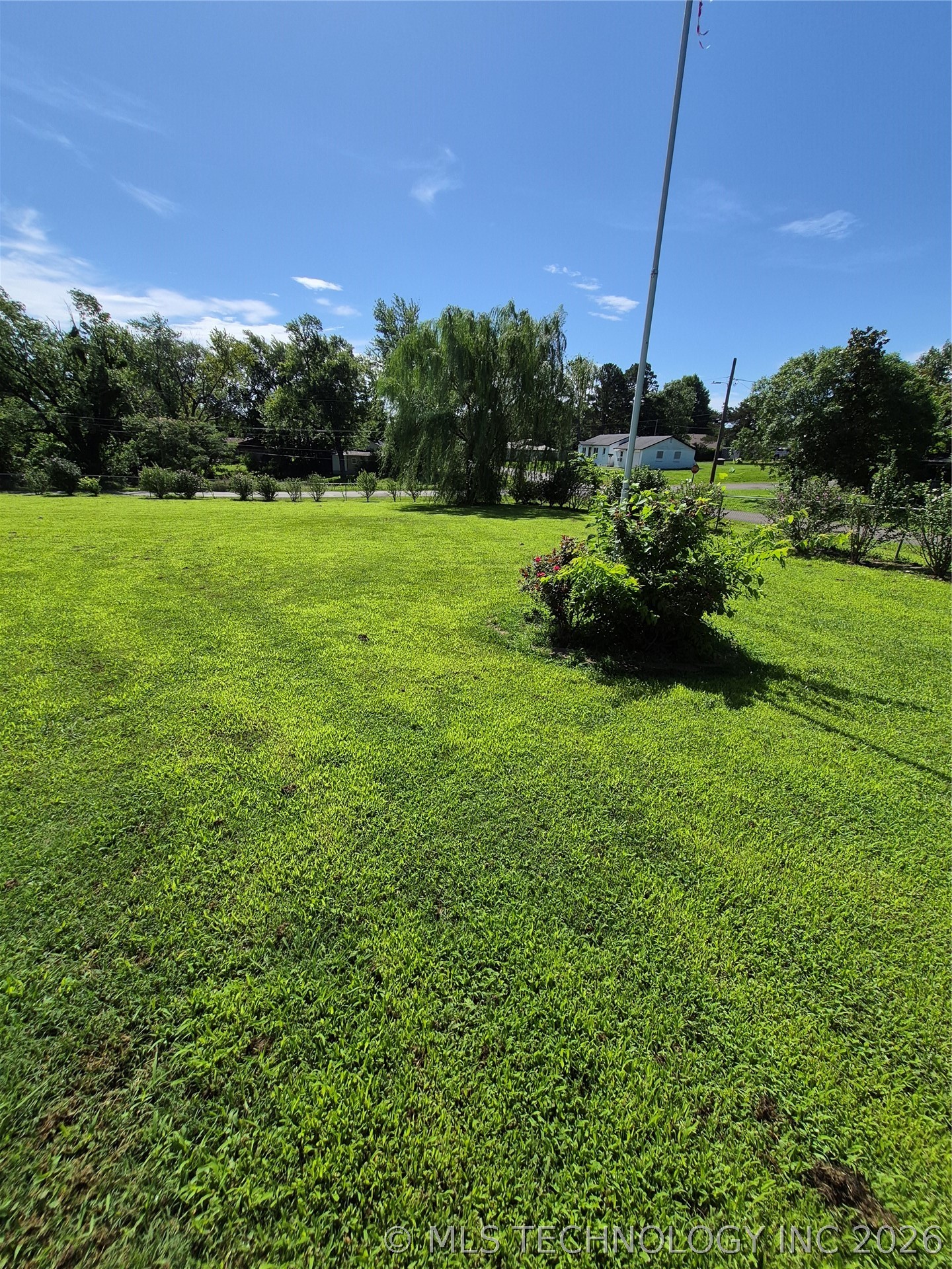 911 W Creek Property Photo 31