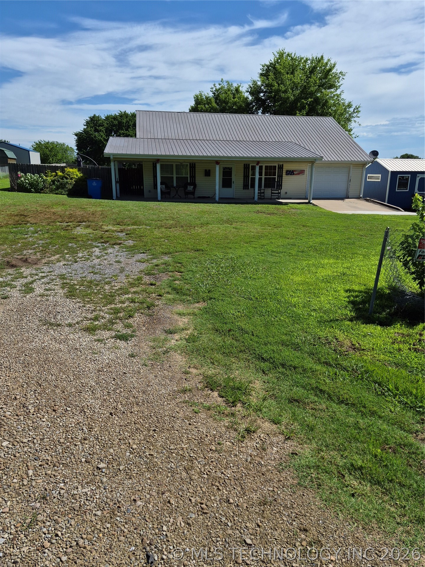 911 W Creek Property Photo 38