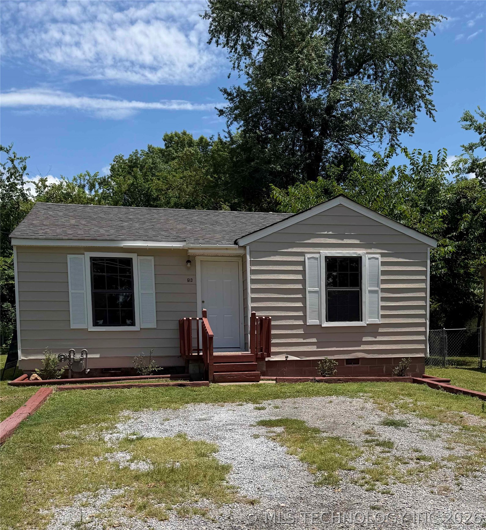 613 S Bluff Avenue Property Photo 1