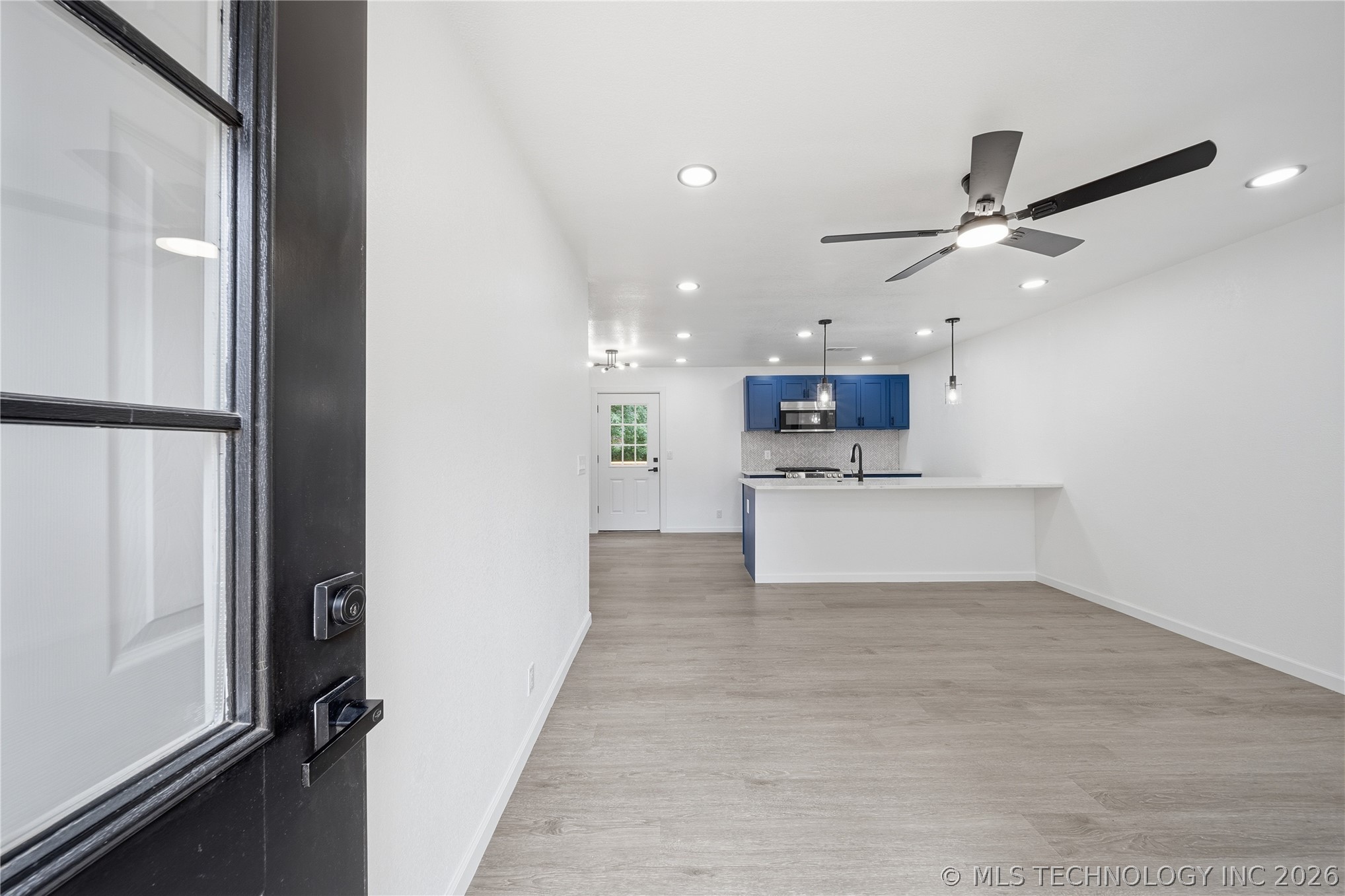 2452 N Pittsburg Avenue Property Photo 2