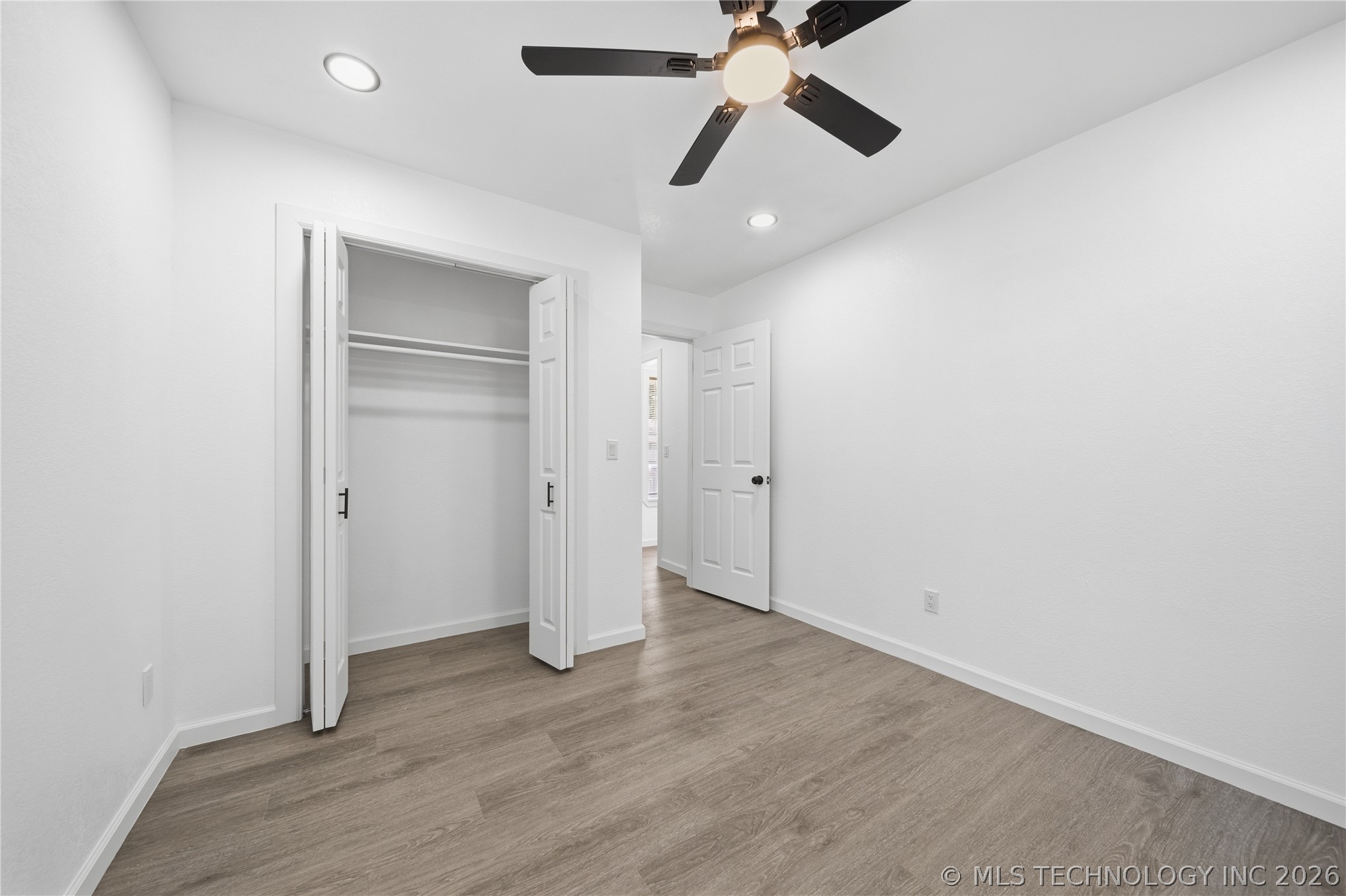 2452 N Pittsburg Avenue Property Photo 7