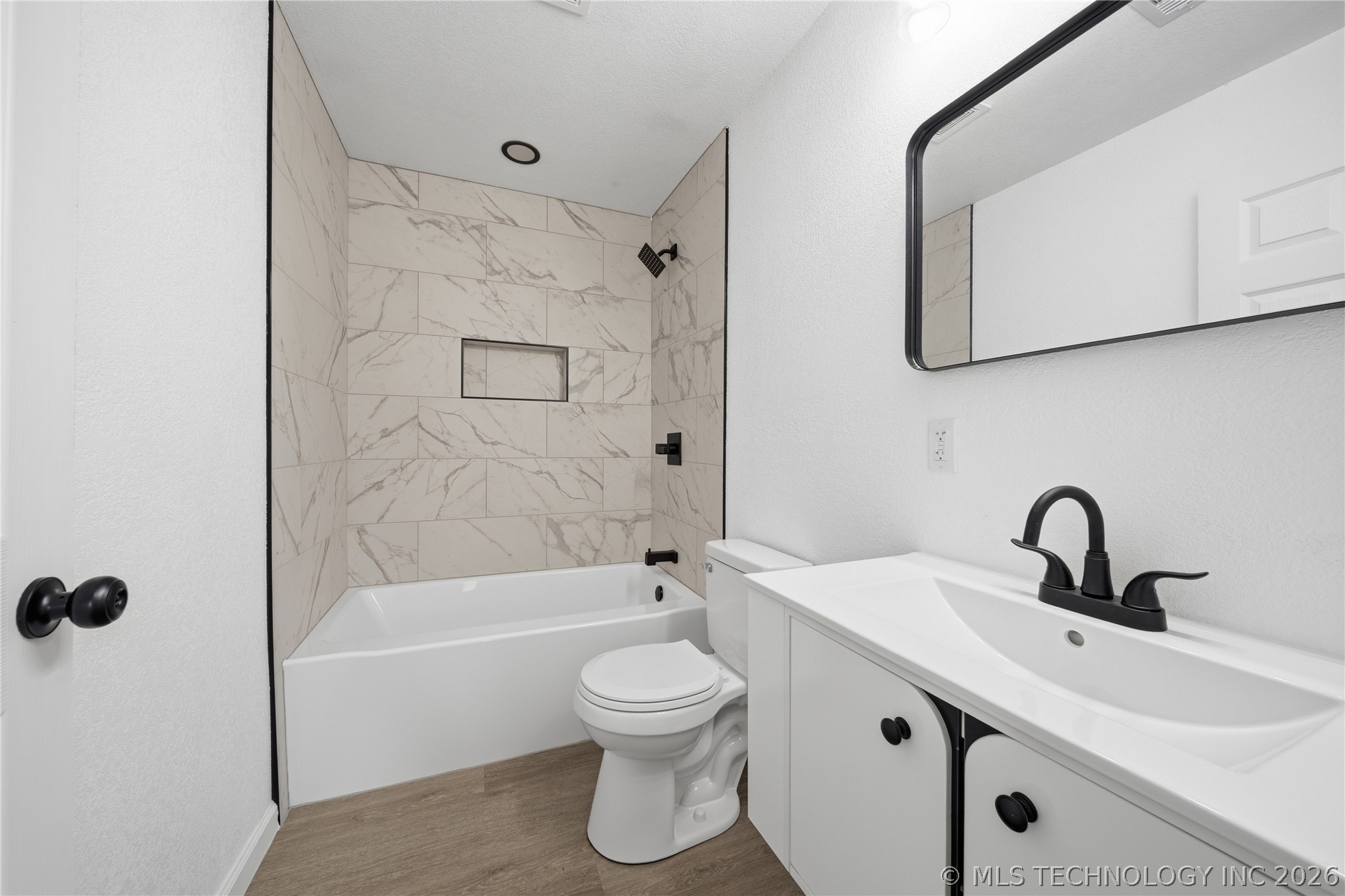 2452 N Pittsburg Avenue Property Photo 12