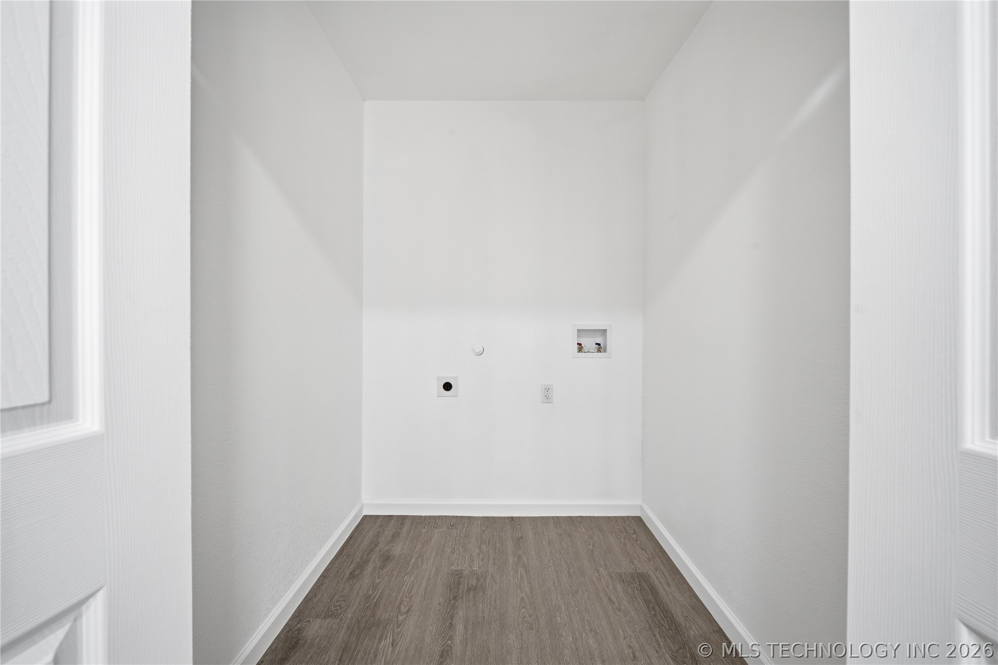 2452 N Pittsburg Avenue Property Photo 13