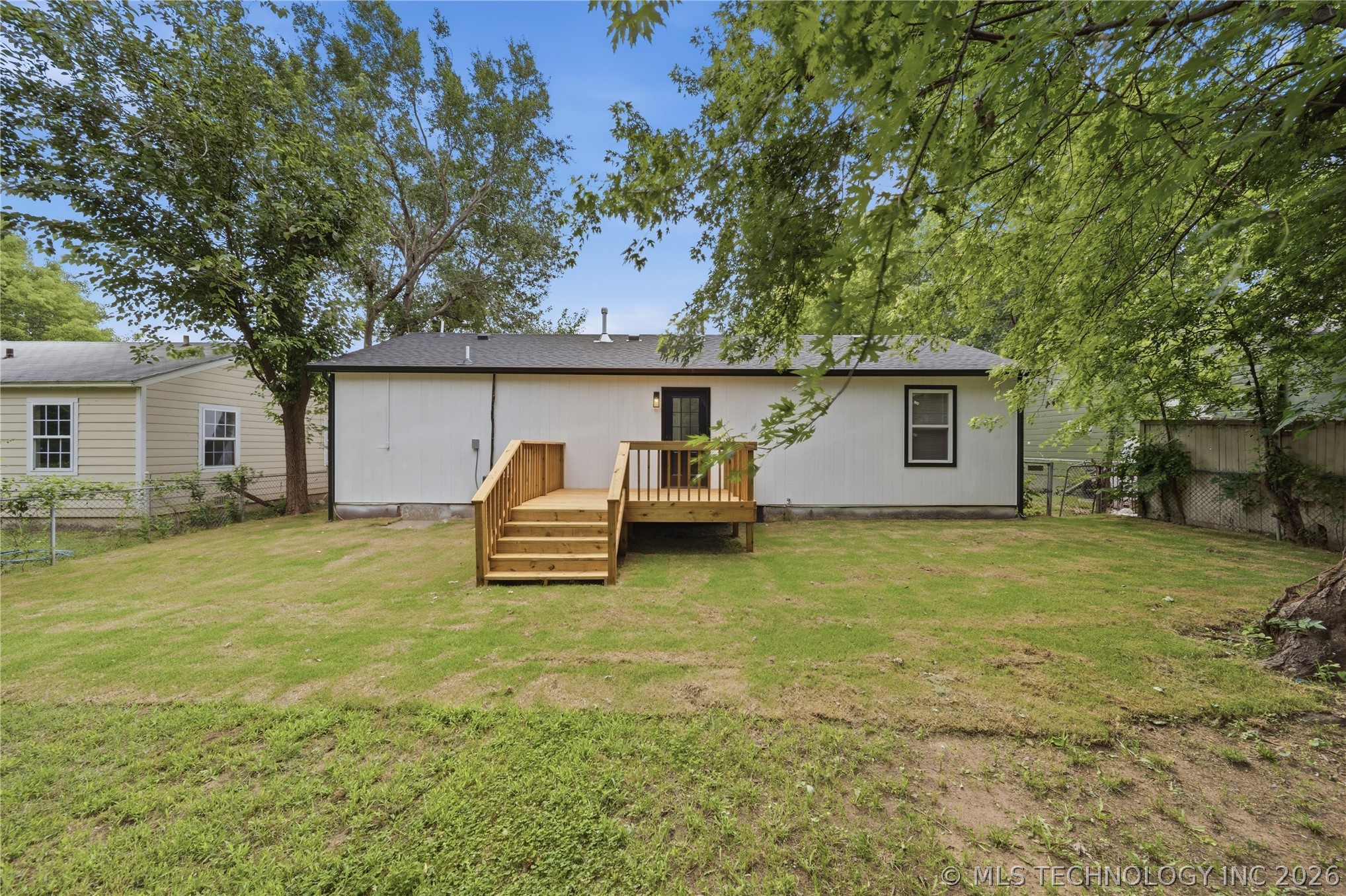 2452 N Pittsburg Avenue Property Photo 14