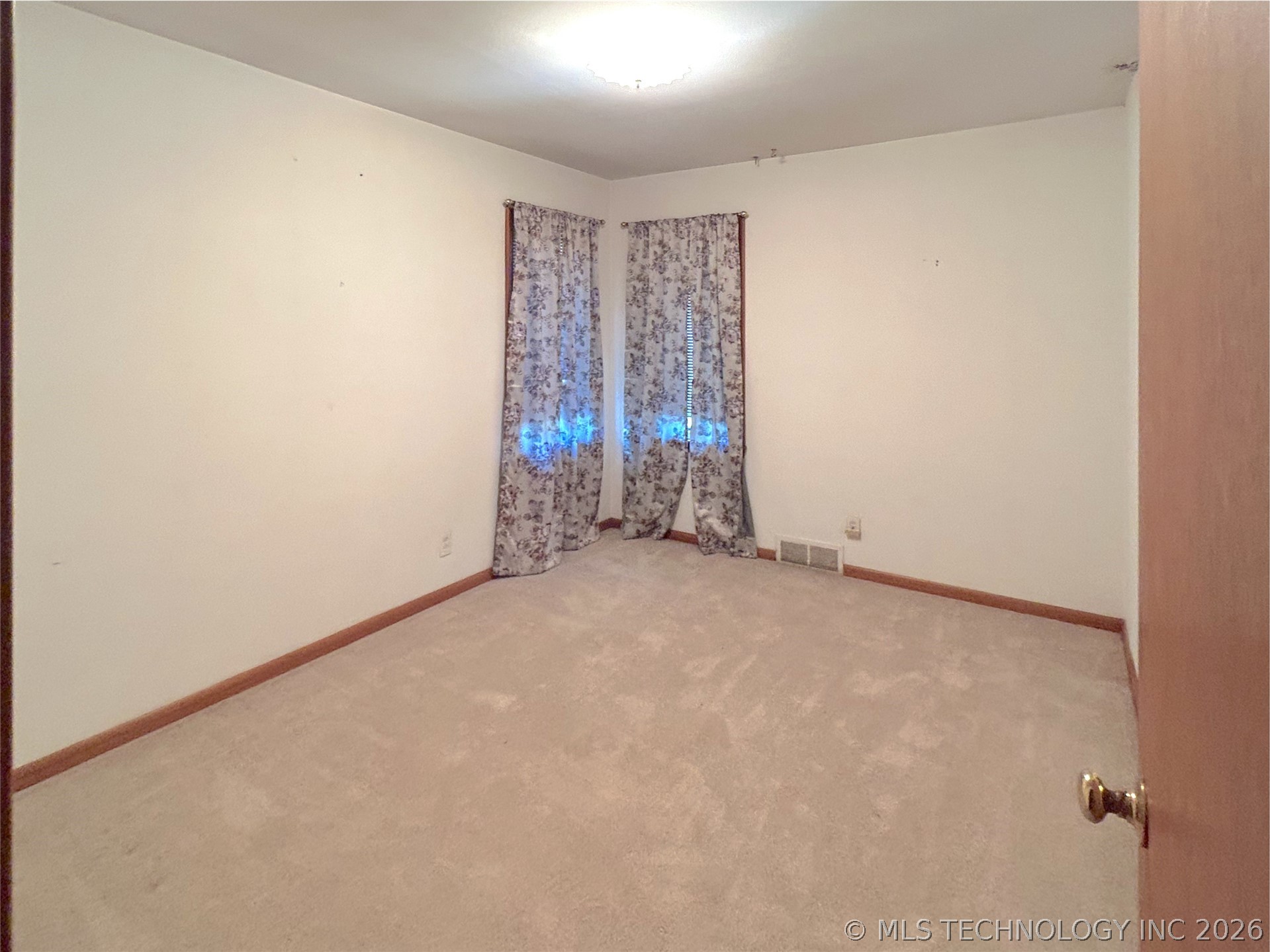 1008 W Shawnee Avenue Property Photo 6