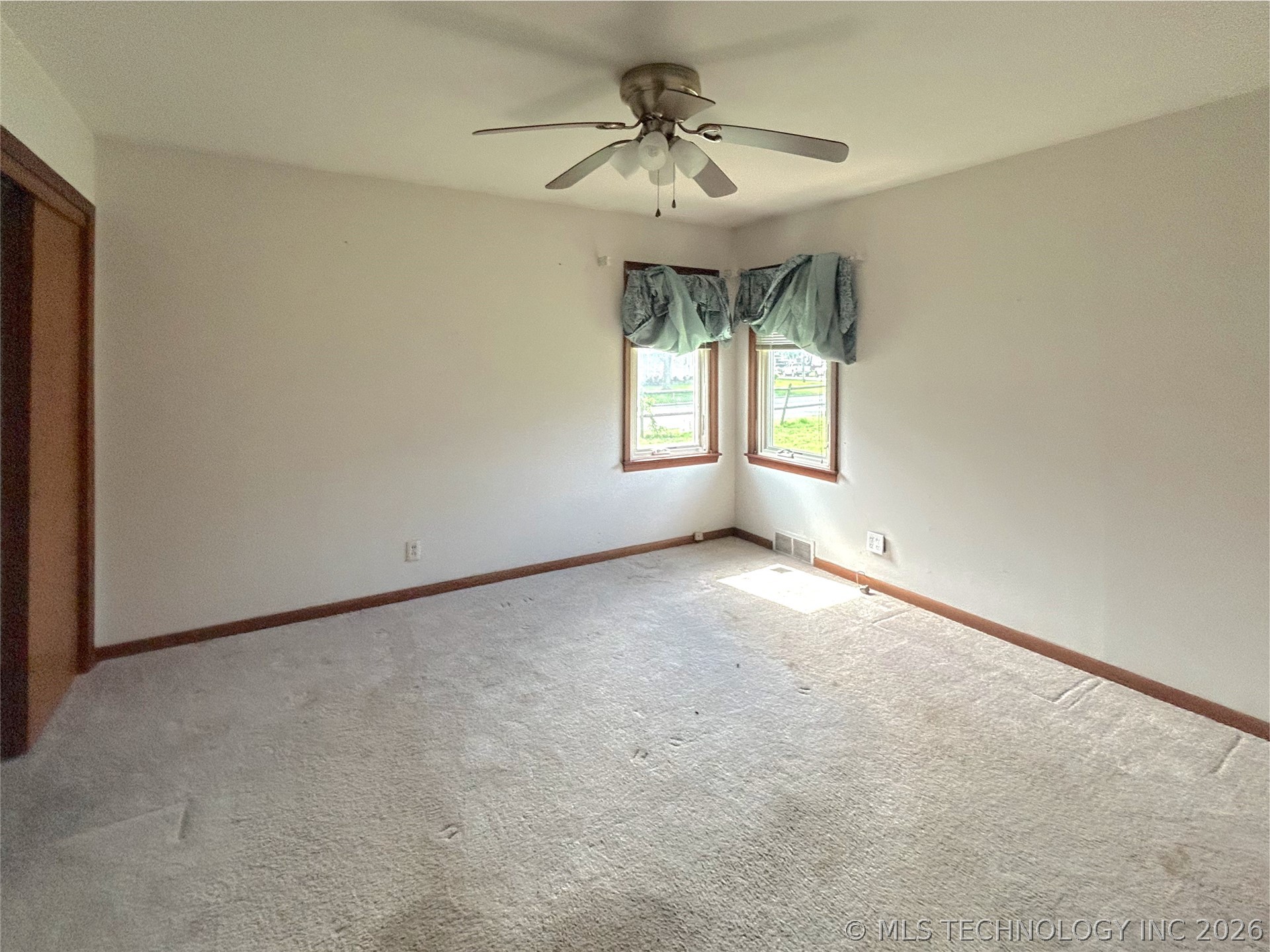 1008 W Shawnee Avenue Property Photo 7