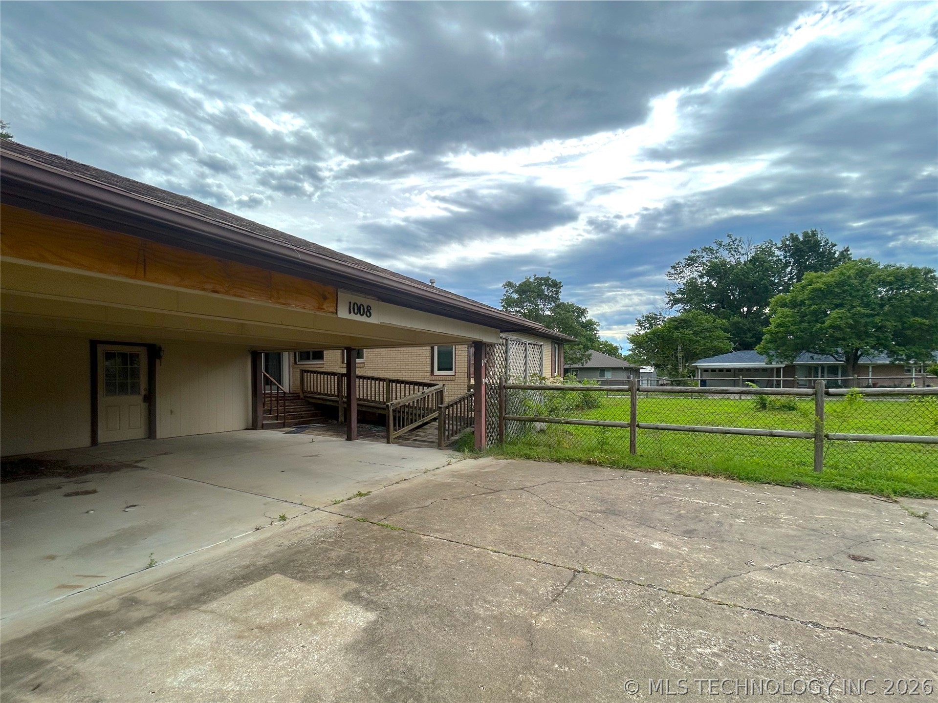 1008 W Shawnee Avenue Property Photo 8