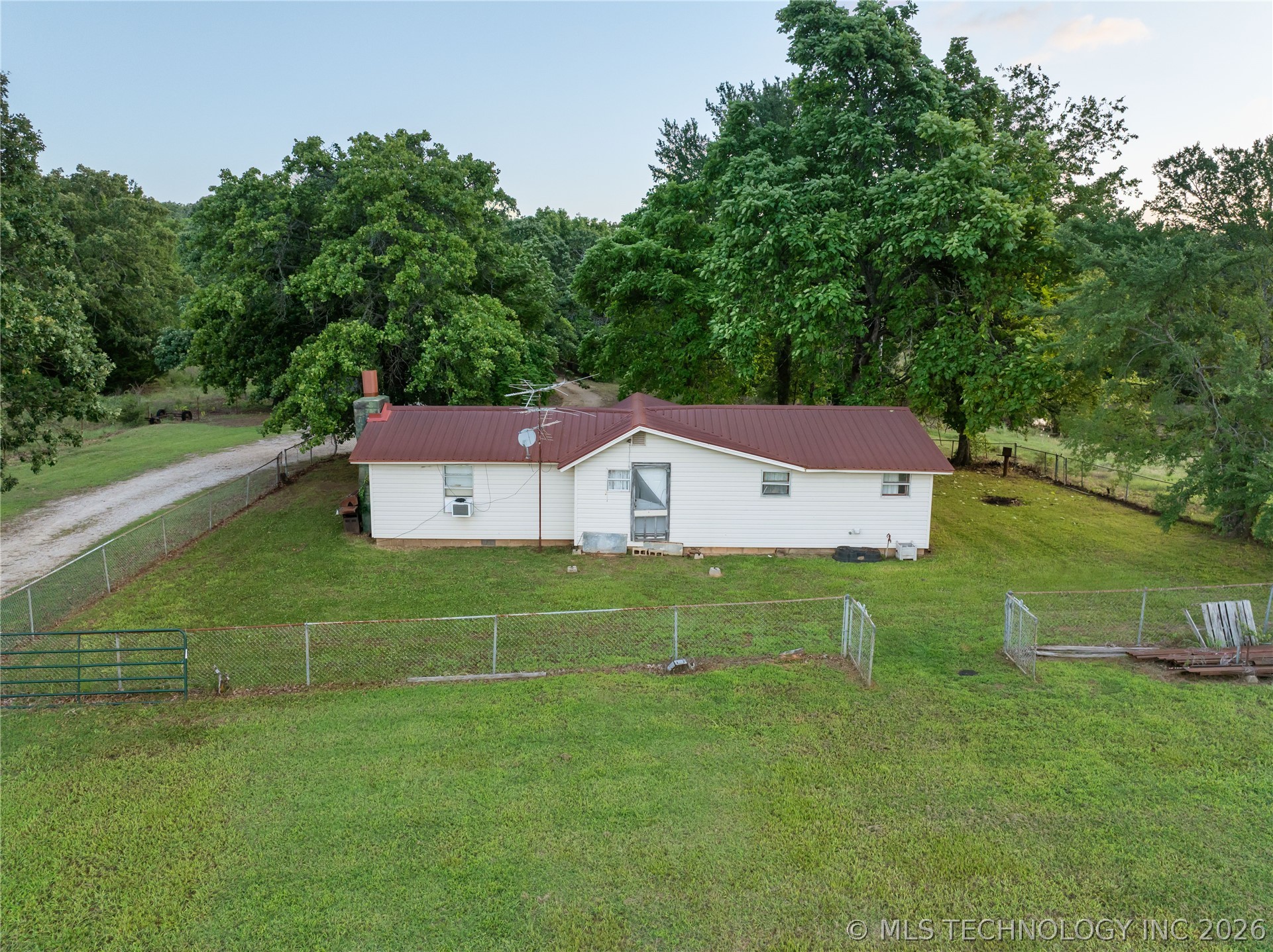 445312 Hwy 10a Property Photo 12
