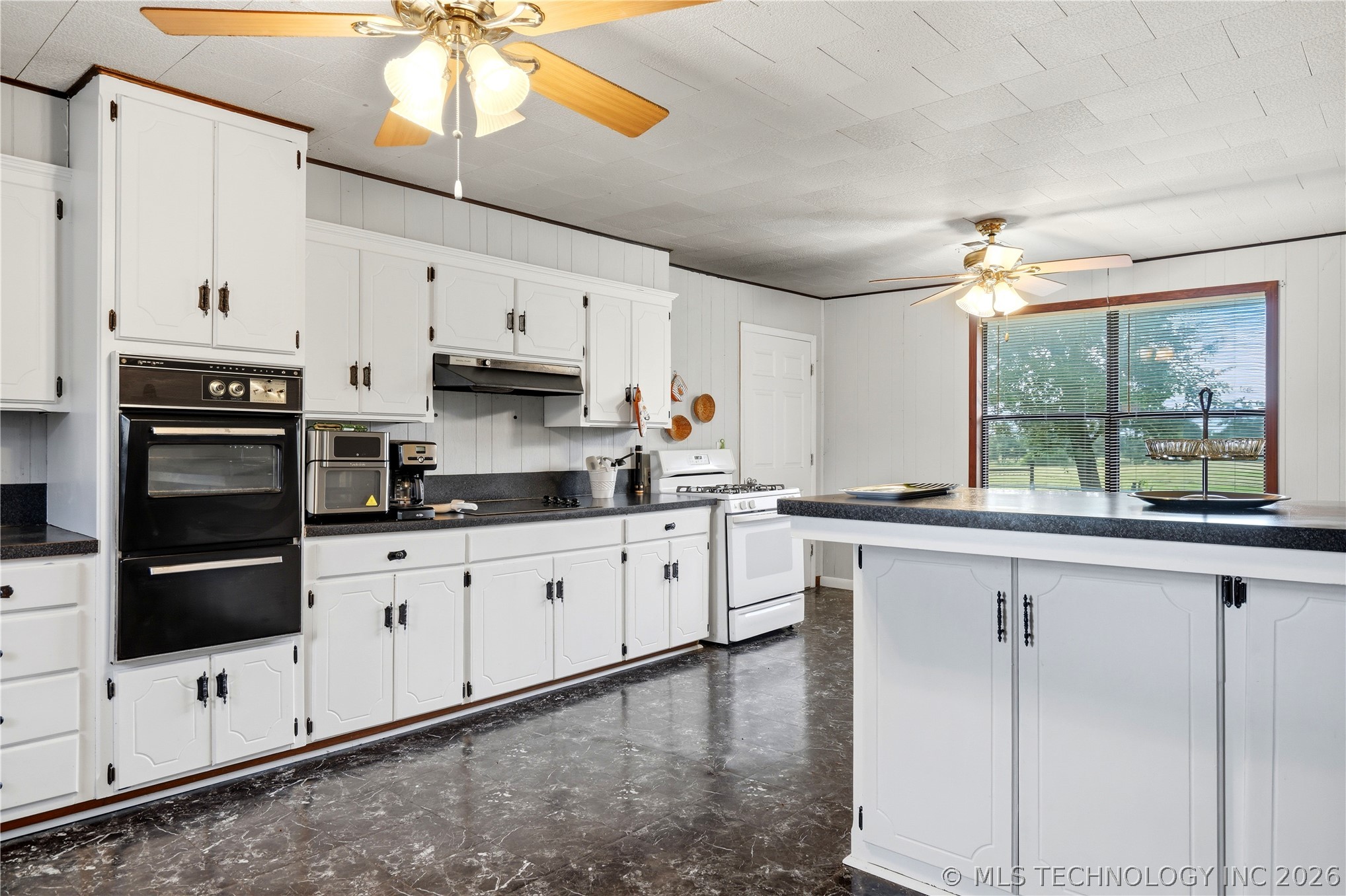 445312 Hwy 10a Property Photo 36