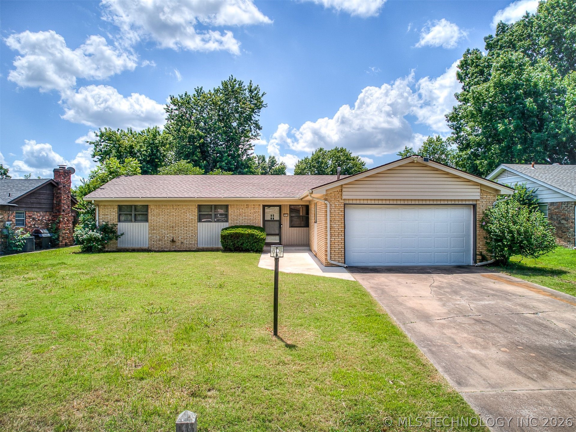 2314 S Hickory Avenue Property Photo 1