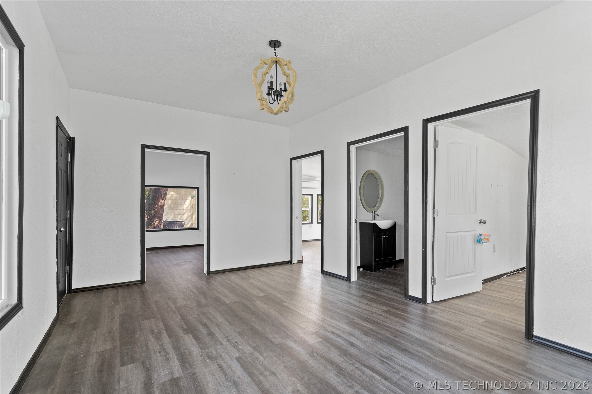 10 5th Avenue Nw Property Photo 3