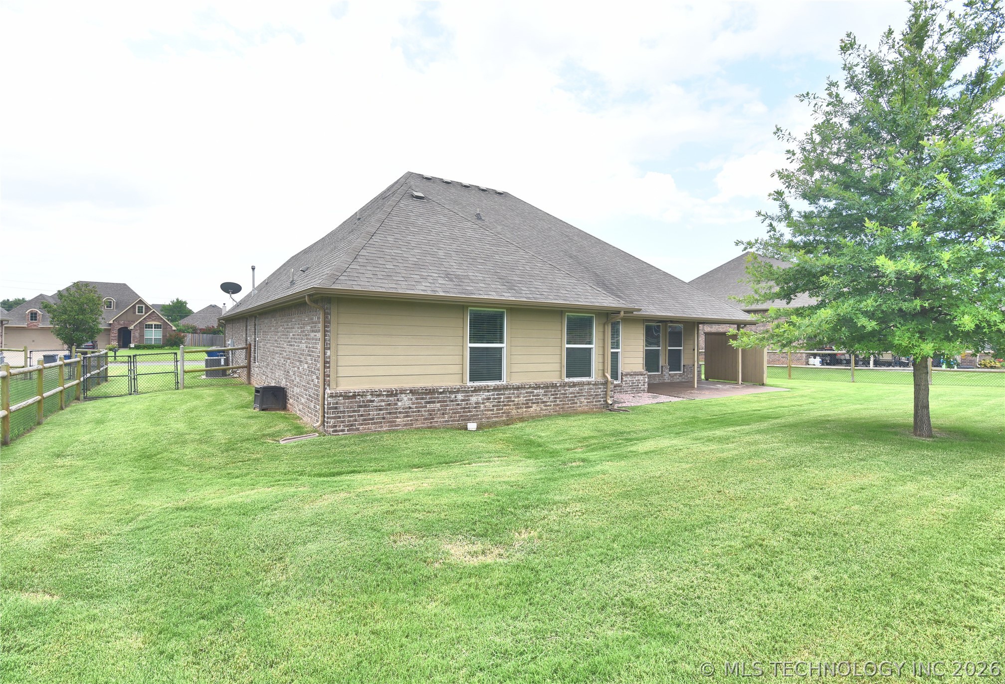 17519 E 45th Place Property Photo 32