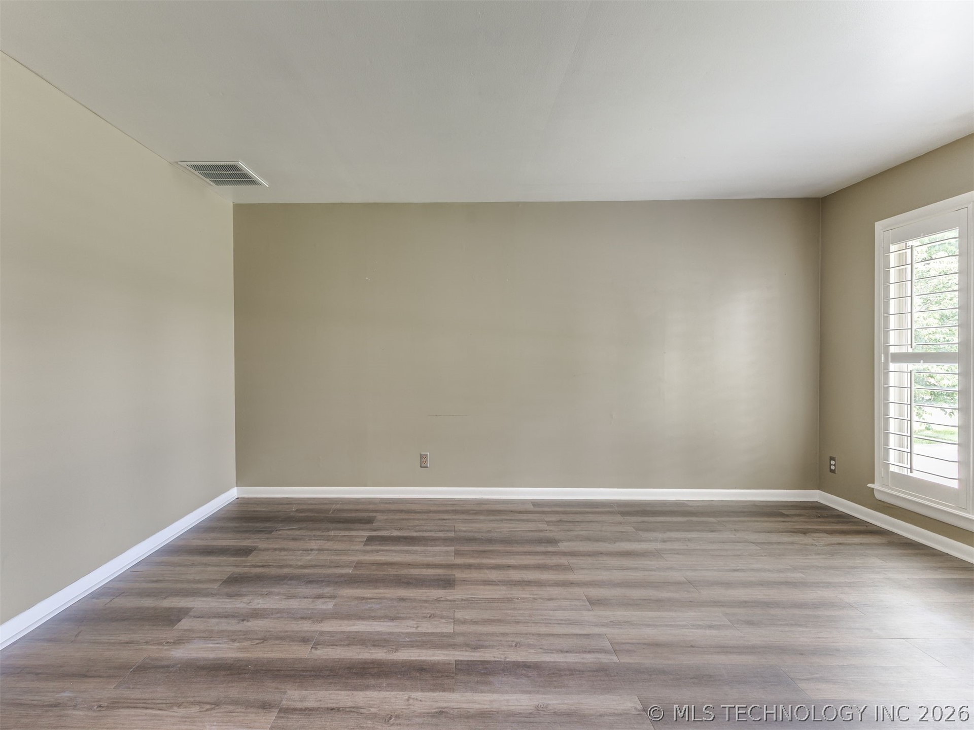 5910 E 36th Street Property Photo 6