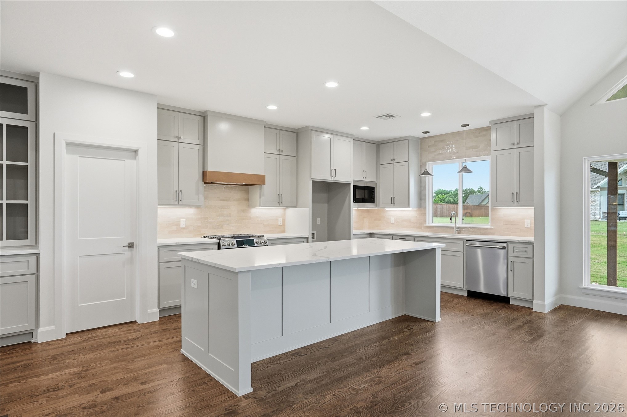 1831 E 44th Street Property Photo 16