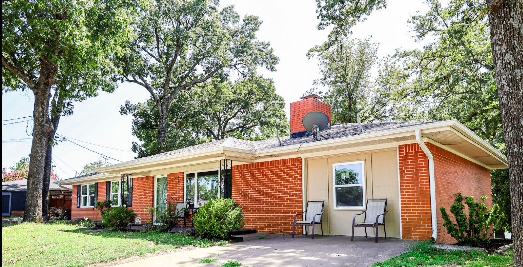 2087 E Mcgill Circle Property Photo 2