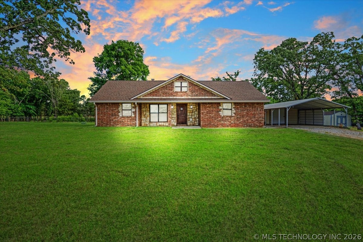 7939 W G Bar Road Property Photo 1
