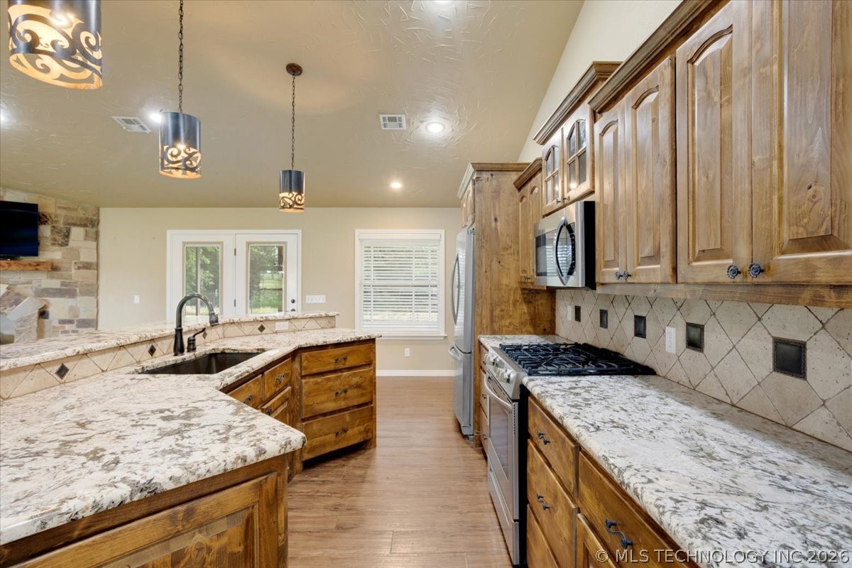 7939 W G Bar Road Property Photo 14