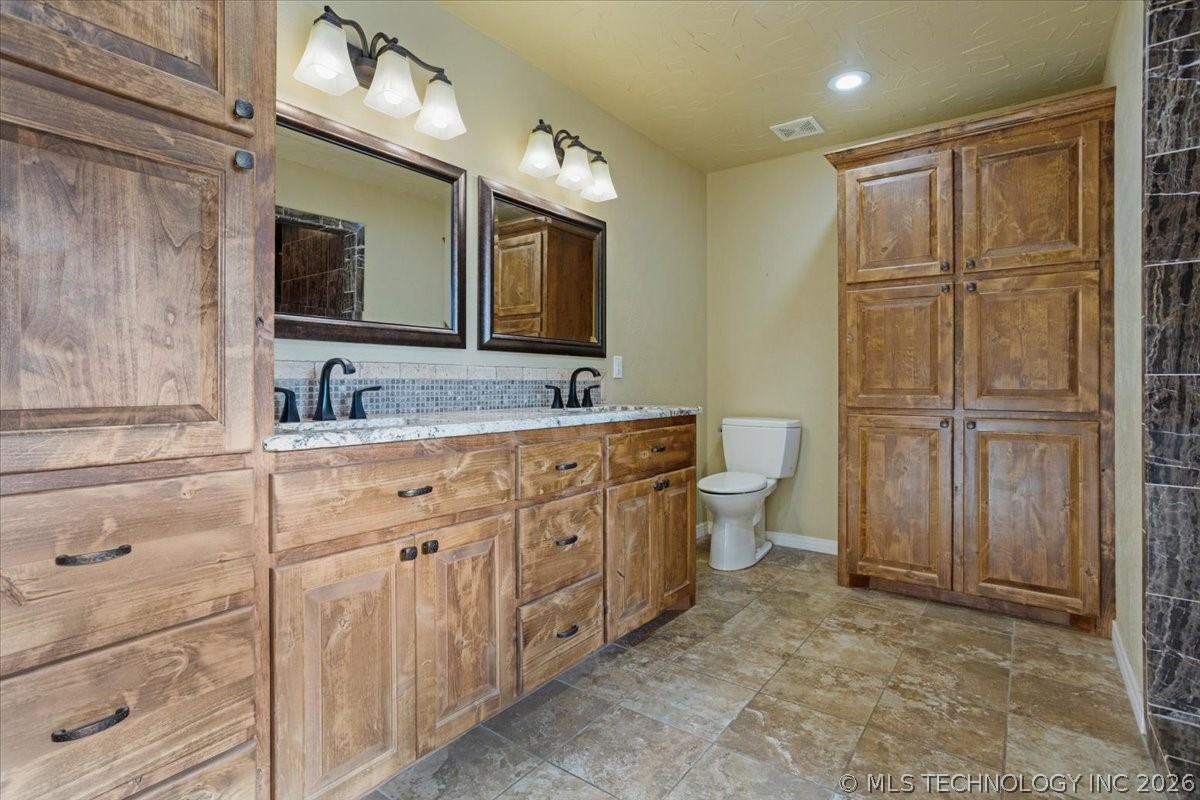 7939 W G Bar Road Property Photo 21