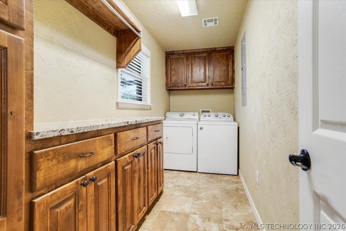 7939 W G Bar Road Property Photo 28