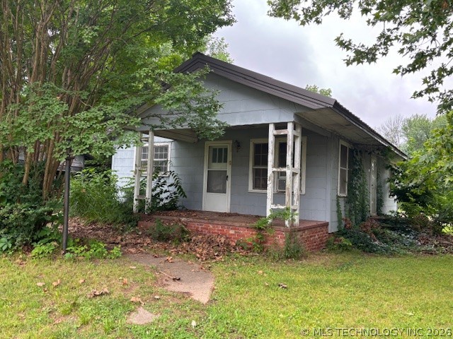 103 E Commercial Street Property Photo 1