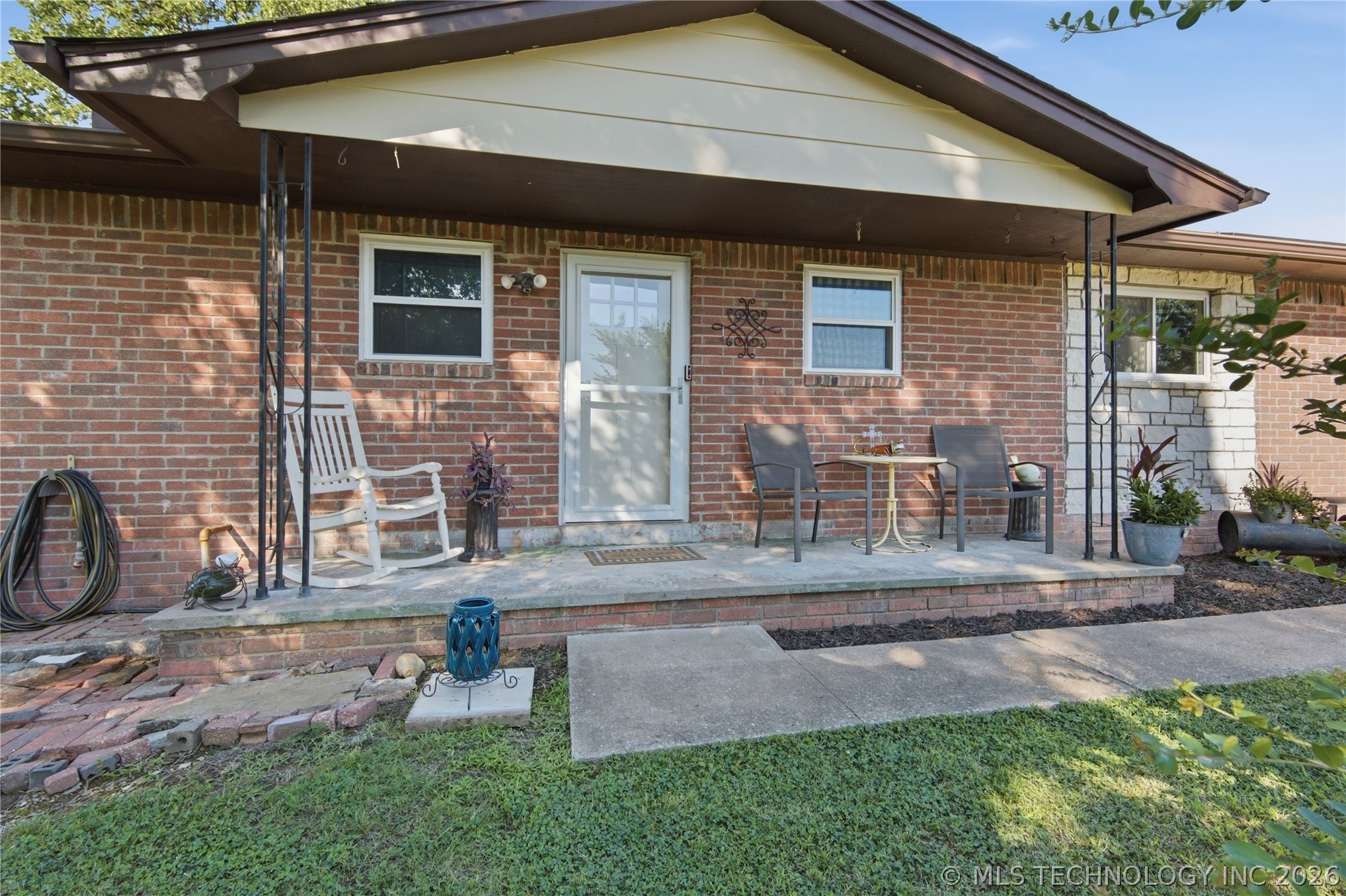 800 N Ross Property Photo 4