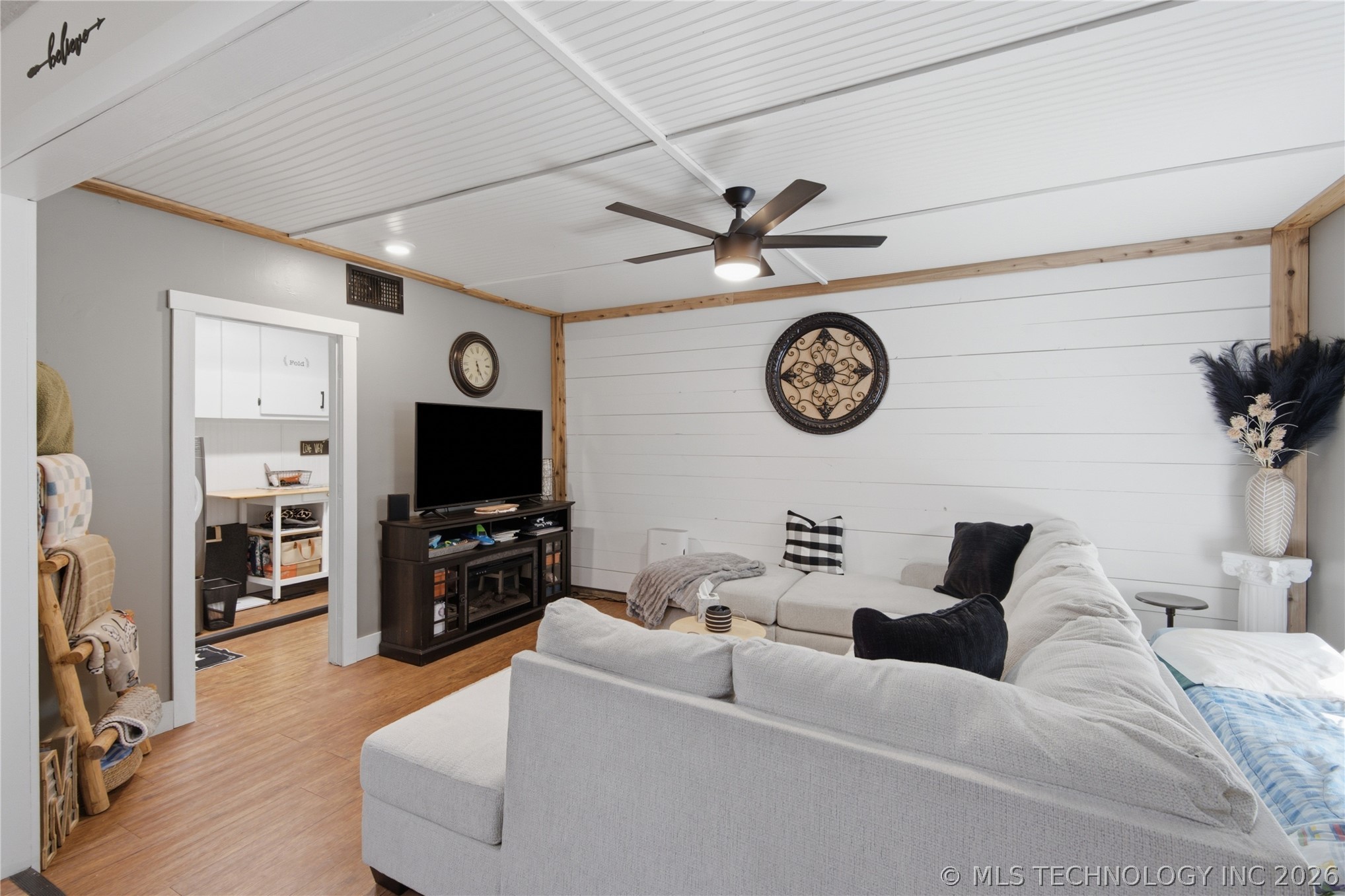 800 N Ross Property Photo 6
